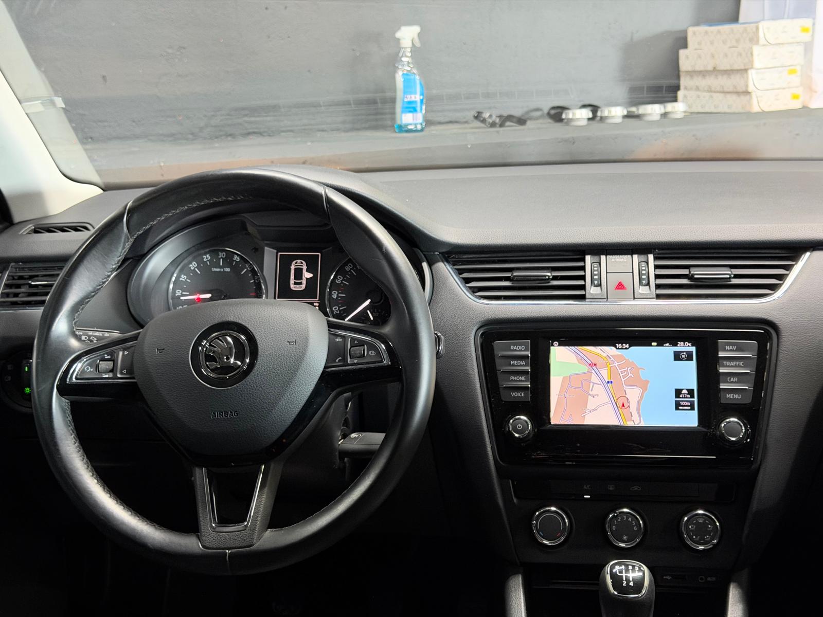 SKODA Octavia Combi 1.6 TDI Ambition White Edition Frisch ab MFK & Frisch ab Service-image-9