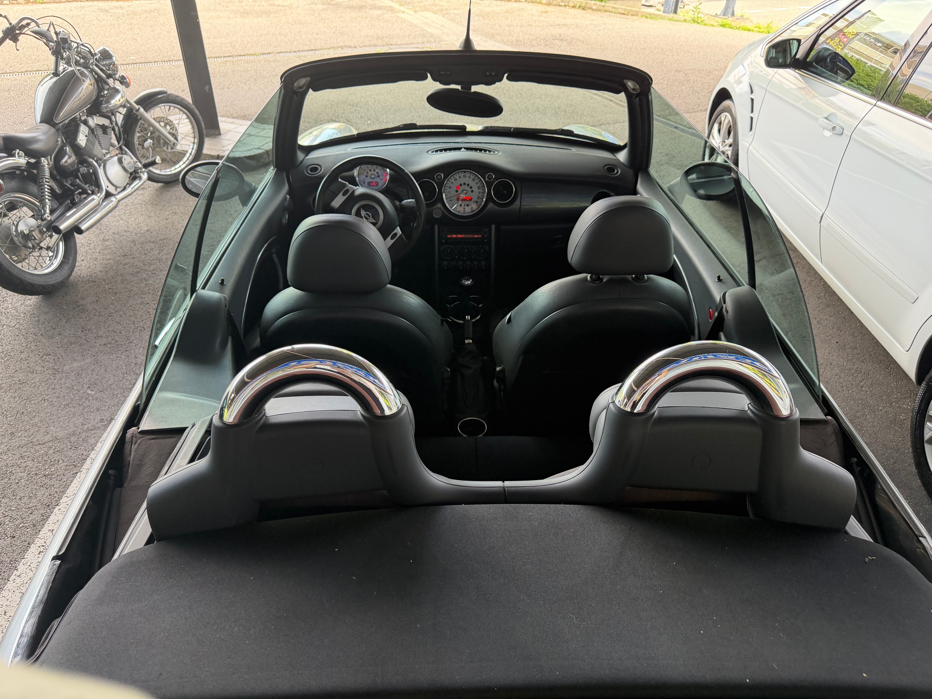 MINI One Cabriolet mit Garantieoptionen-showroom-element-3