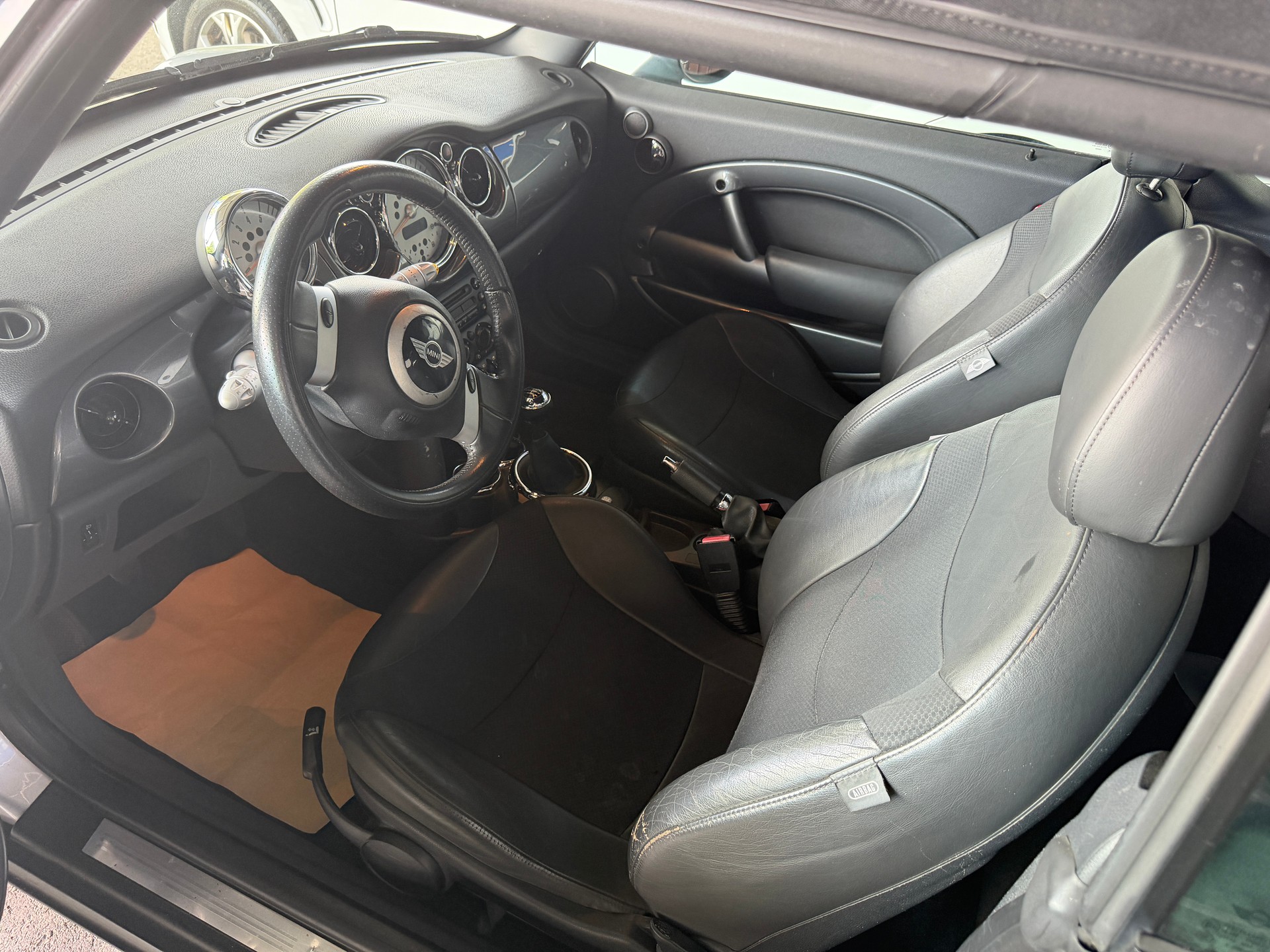 MINI One Cabriolet mit Garantieoptionen-showroom-element-2