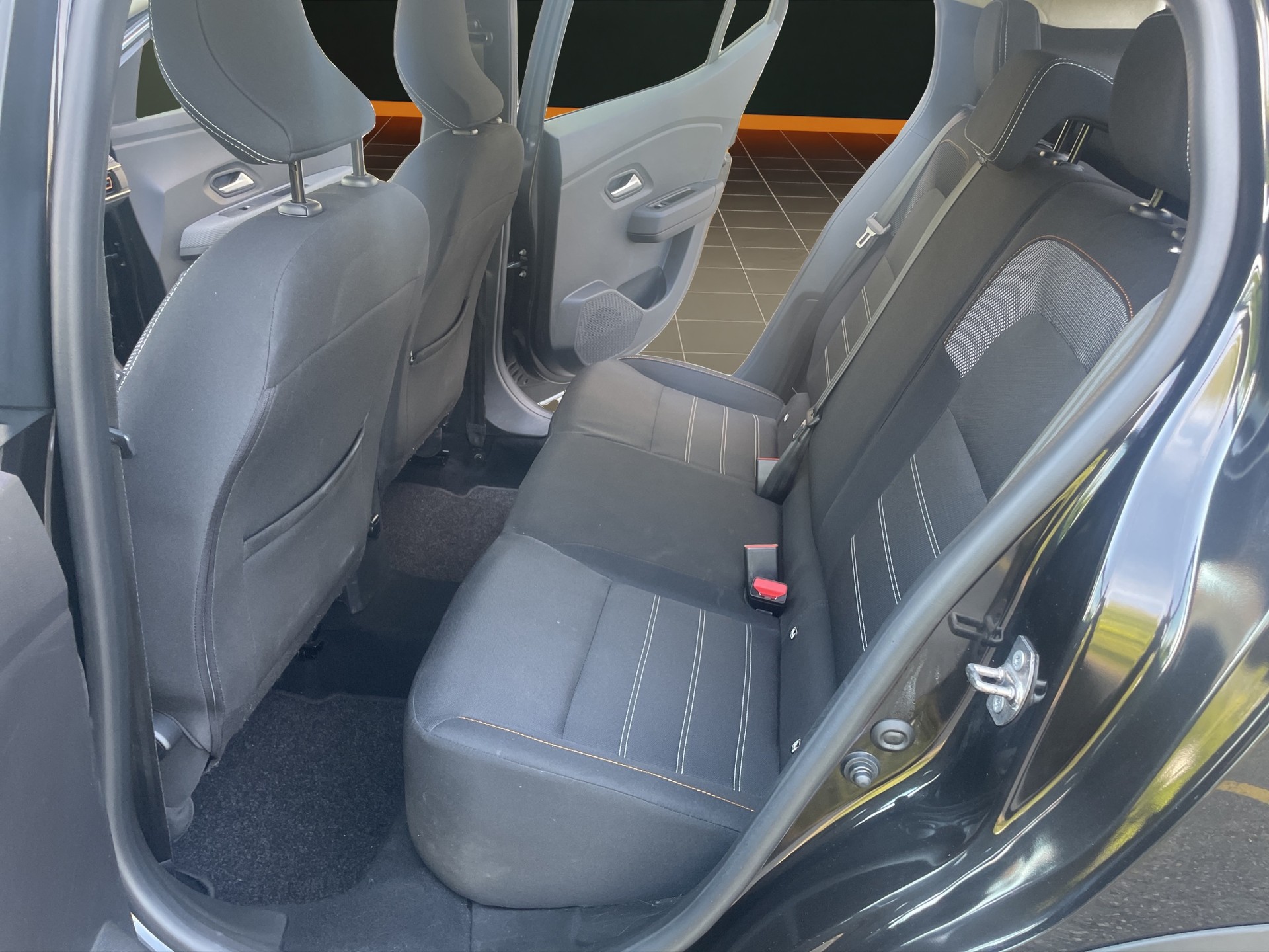 DACIA Sandero Stepway TCe 90 Comfort CVT-image-12