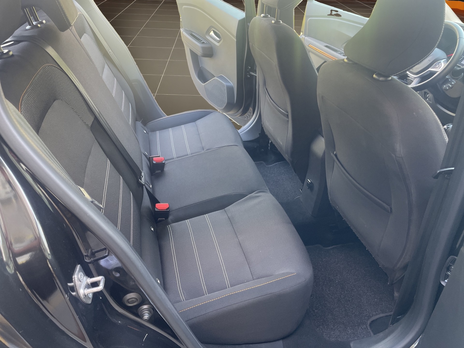 DACIA Sandero Stepway TCe 90 Comfort CVT-image-14