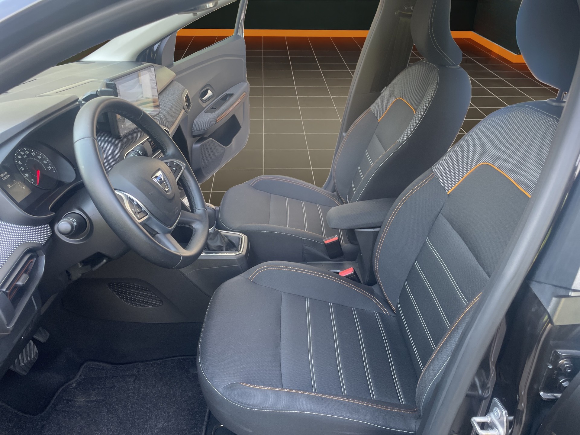 DACIA Sandero Stepway TCe 90 Comfort CVT-image-8