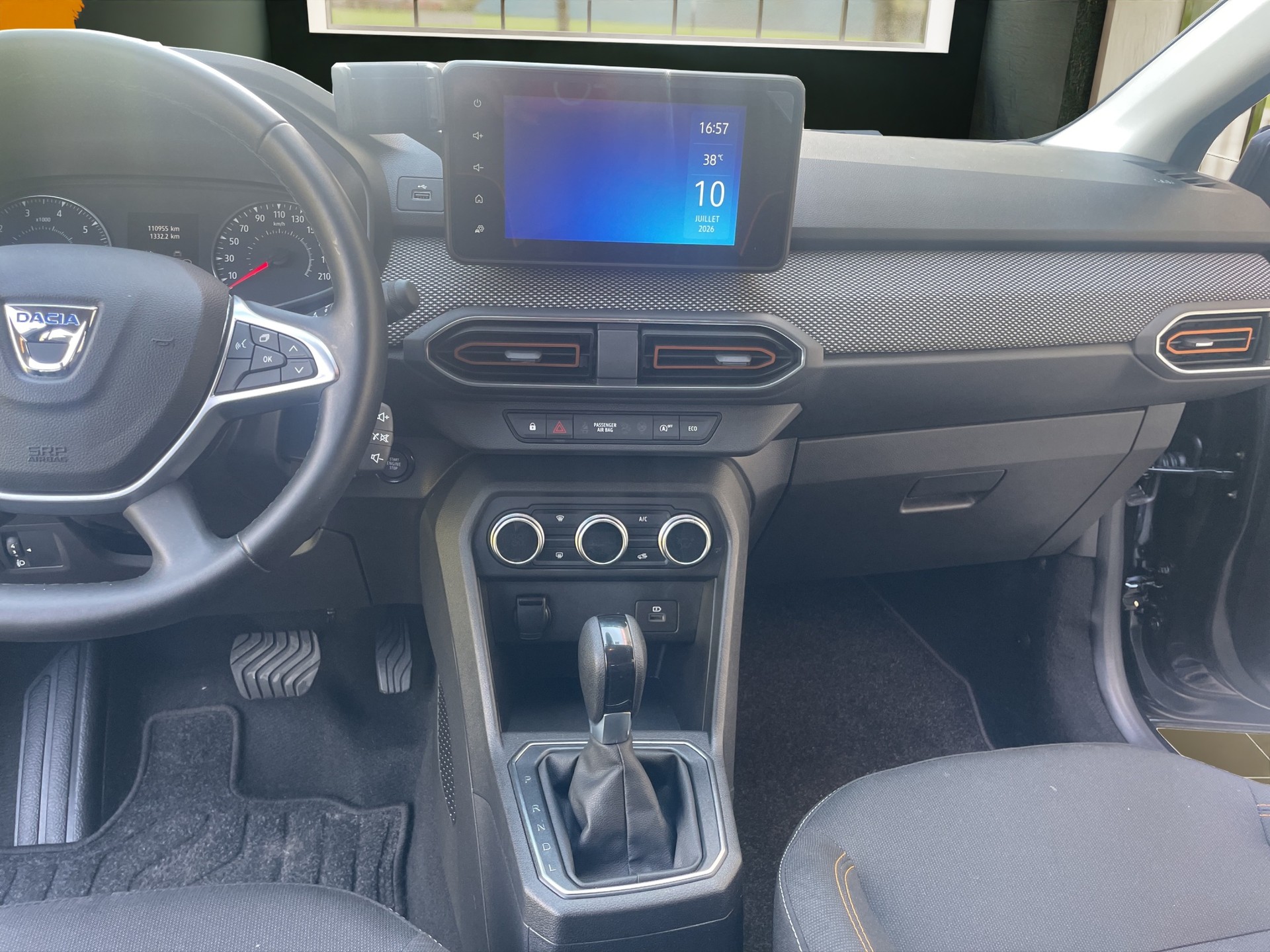 DACIA Sandero Stepway TCe 90 Comfort CVT-image-11