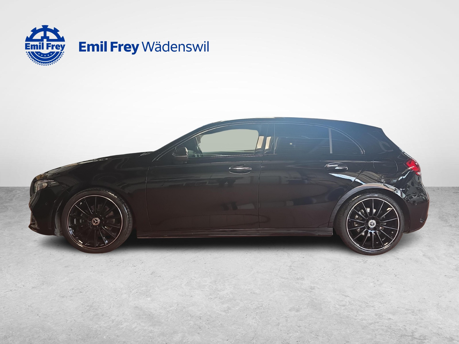 MERCEDES-BENZ A 200 AMG Line-showroom-element-1