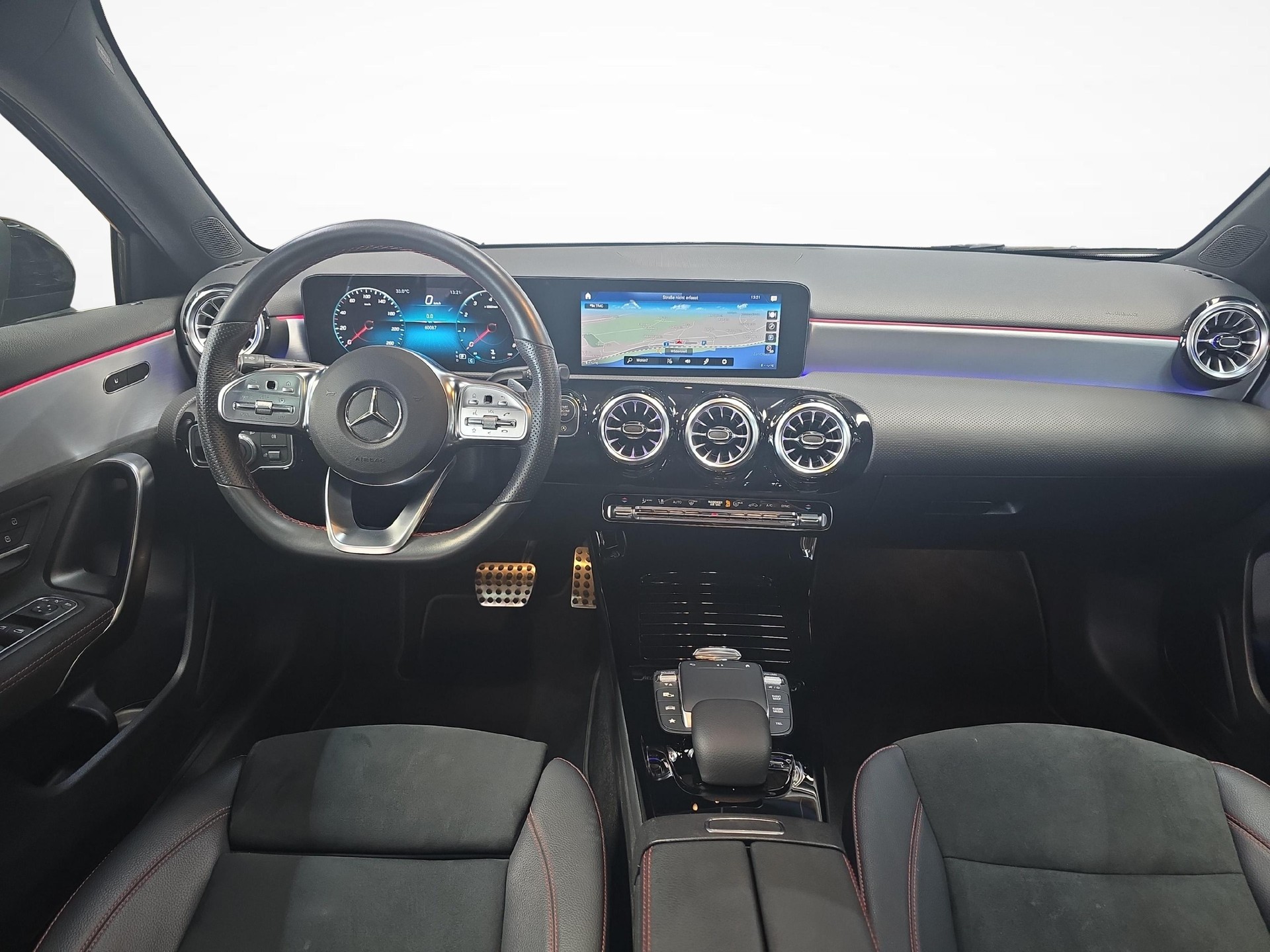MERCEDES-BENZ A 200 AMG Line-image-5