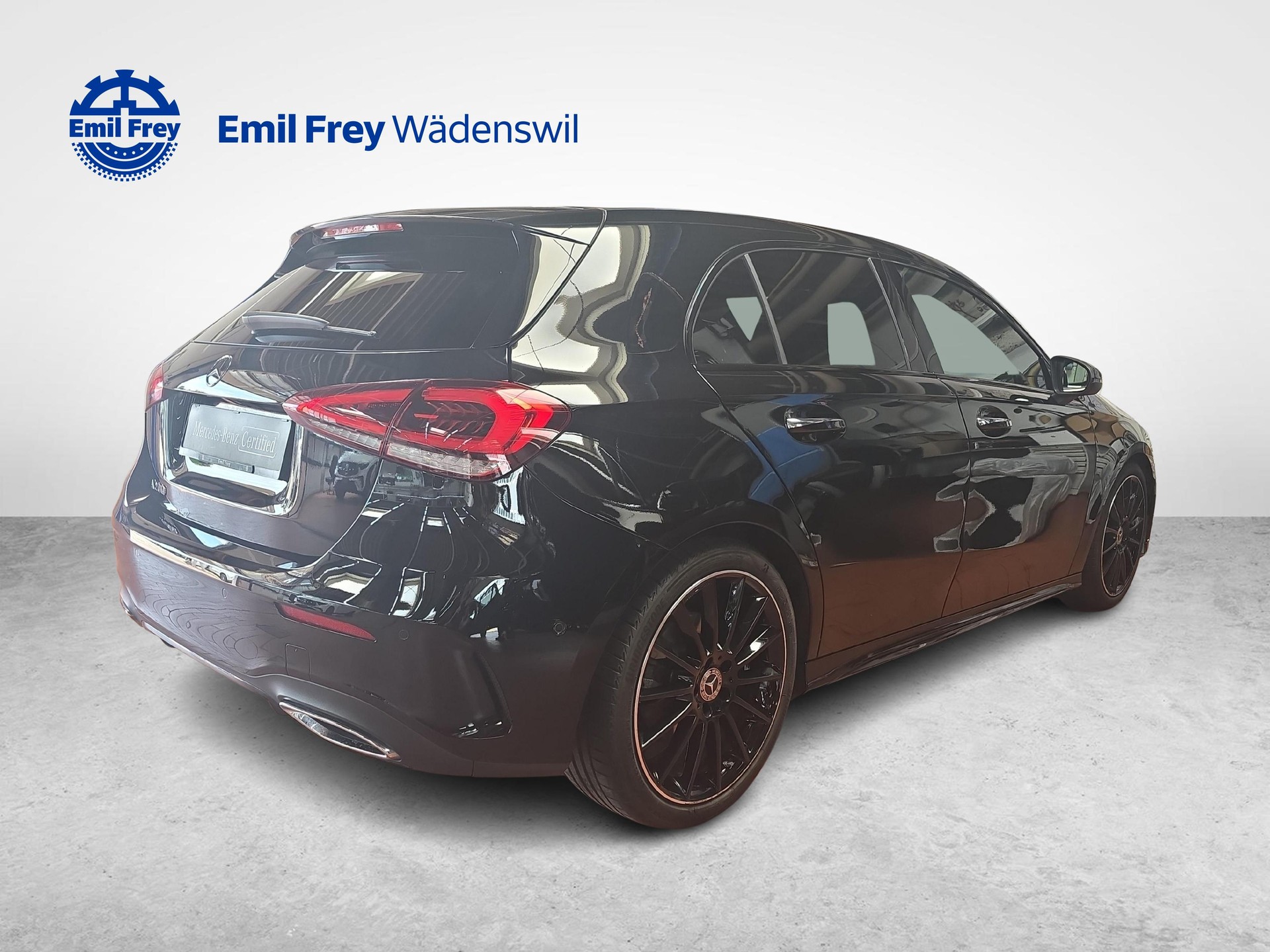 MERCEDES-BENZ A 200 AMG Line-showroom-element-3