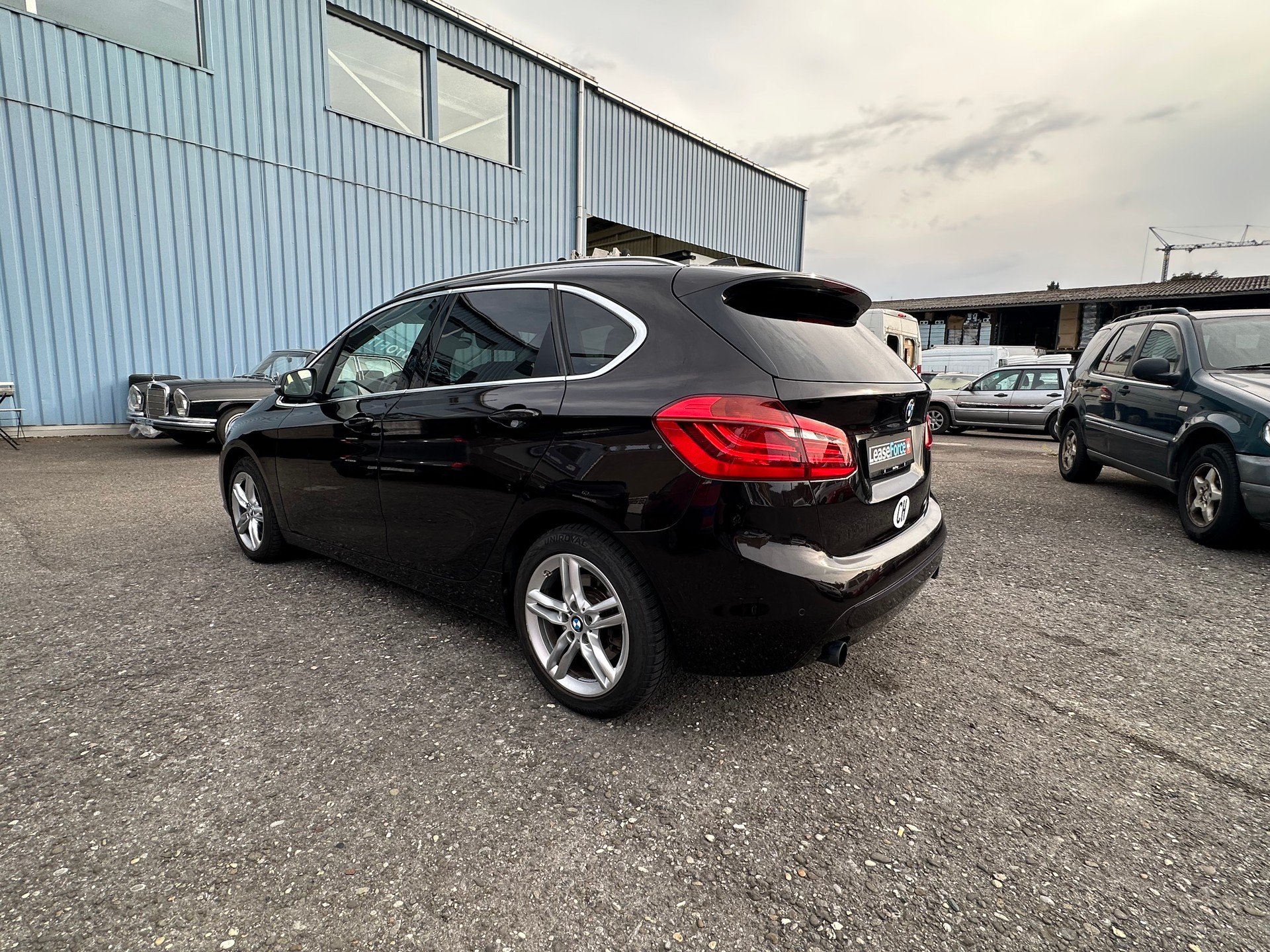 BMW 225i xDrive Active Tourer Luxury Line Steptronic-image-5