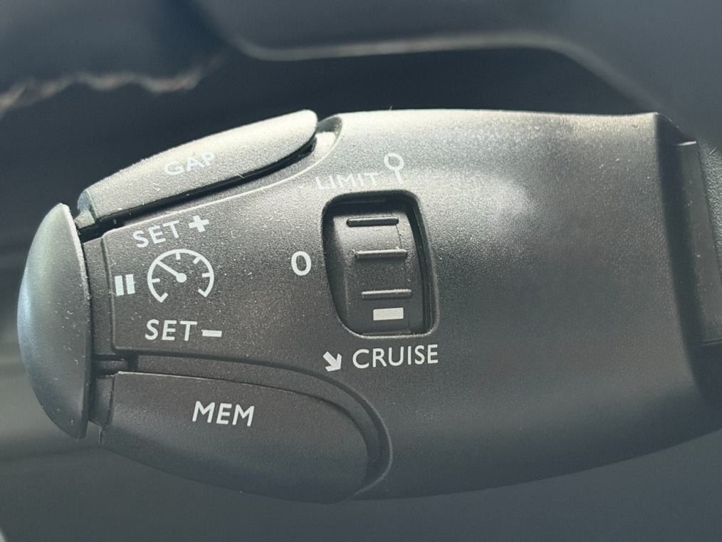 PEUGEOT 5008 1.5 BlueHDi Allure EAT-image-4