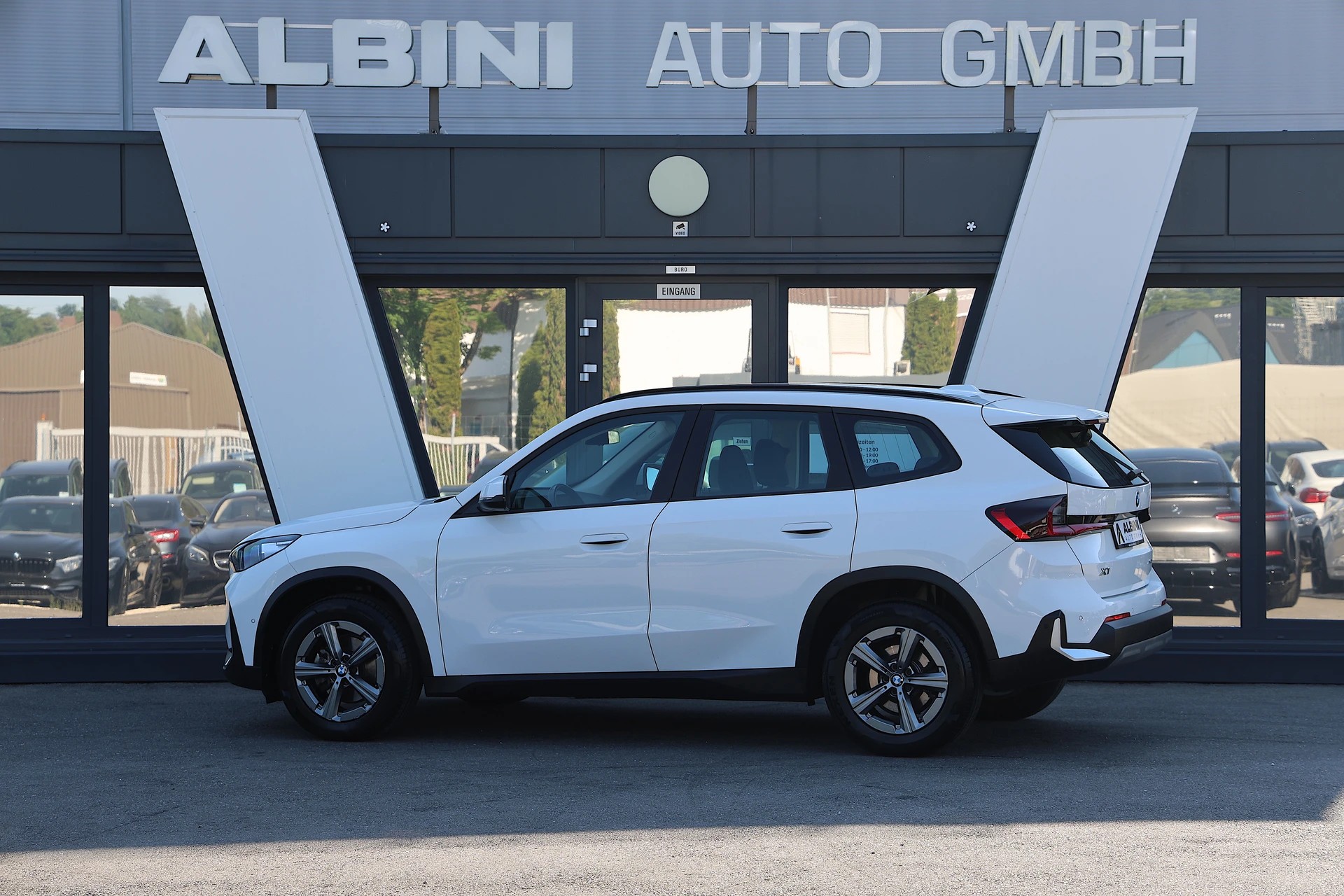 BMW X1 20d xDrive-showroom-element-3