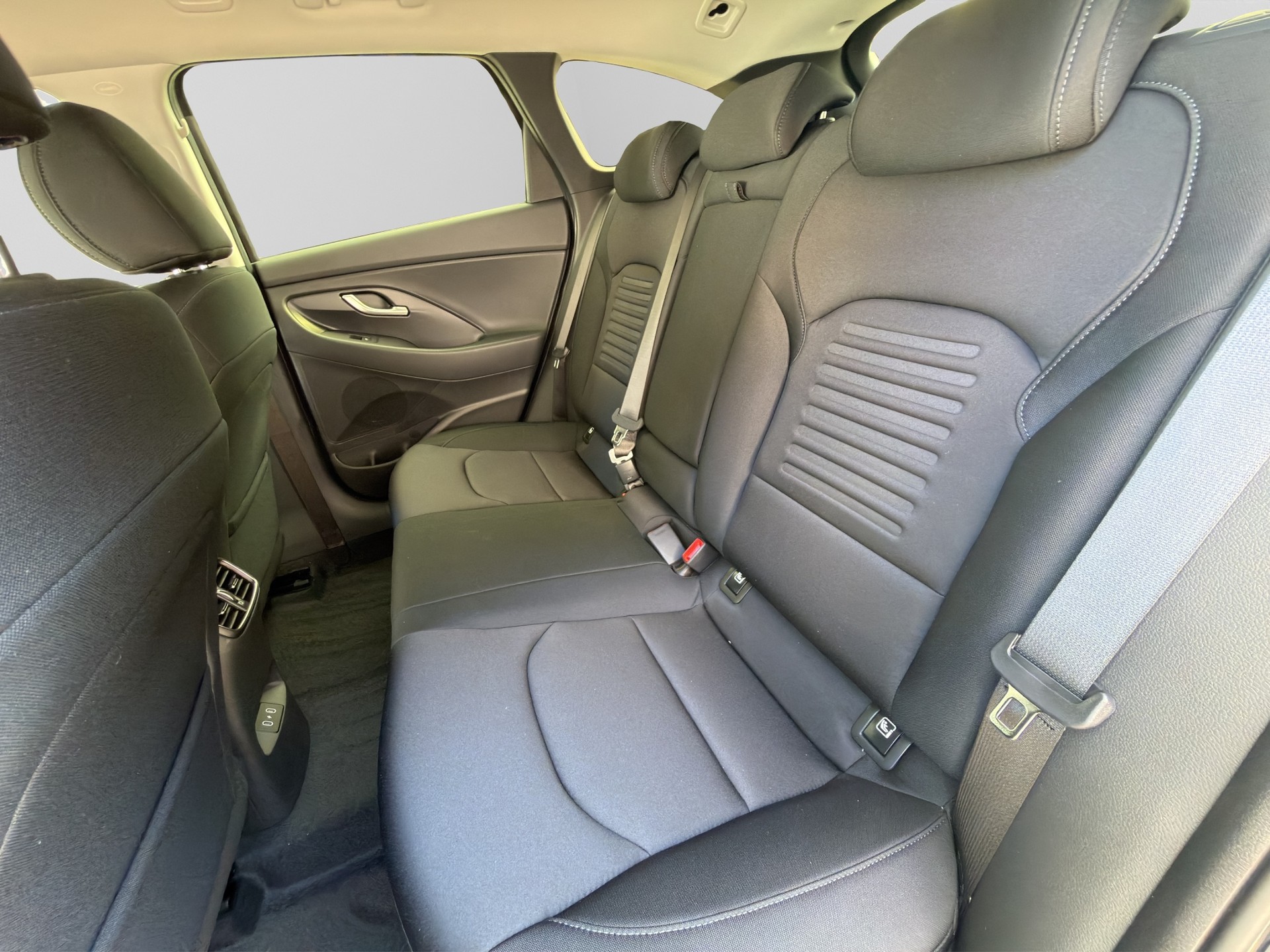 HYUNDAI i30 Wagon 1.5 T-GDi Amplia 48V MH DCT-image-12