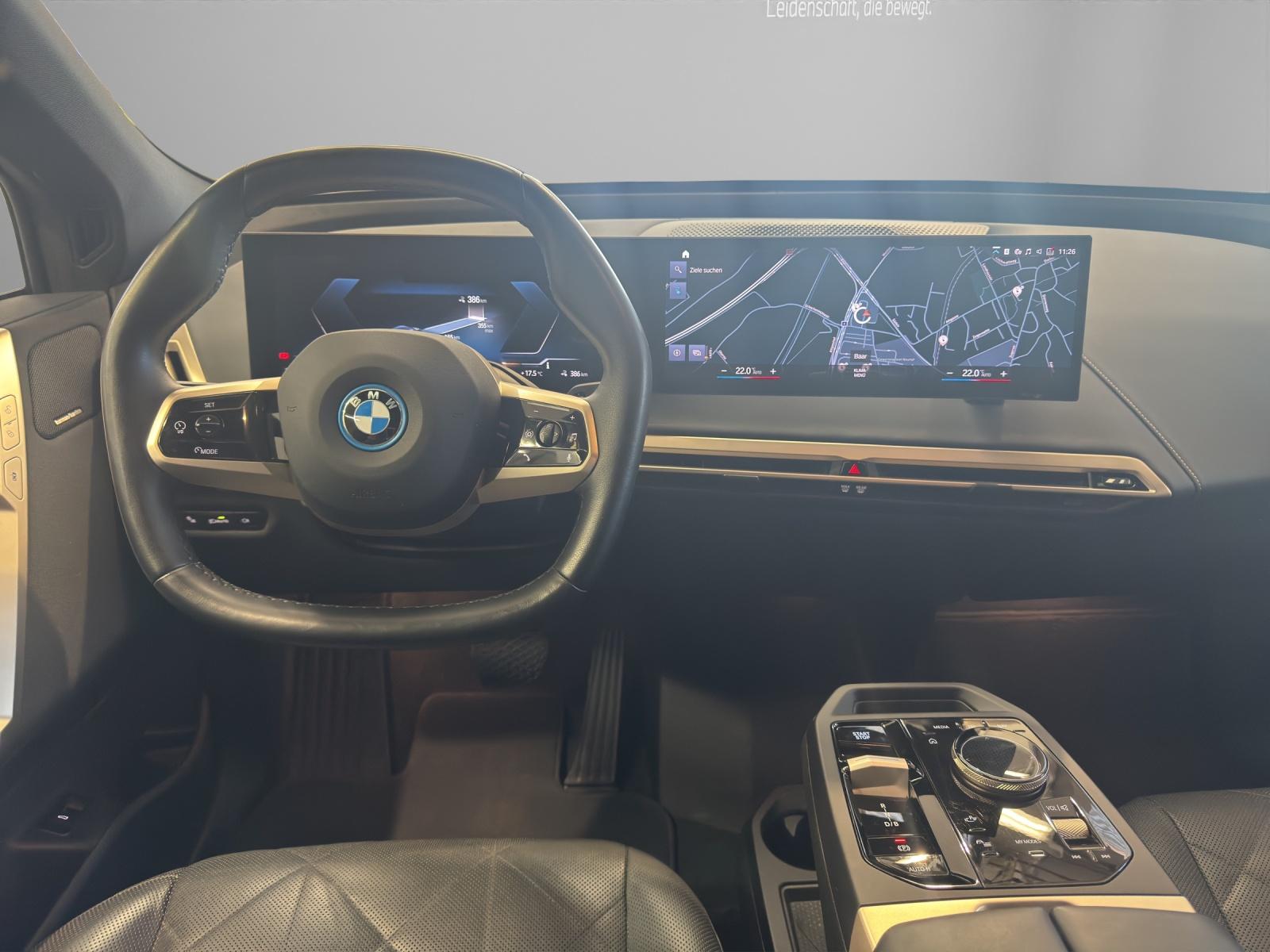 BMW iX xDrive40-image-10