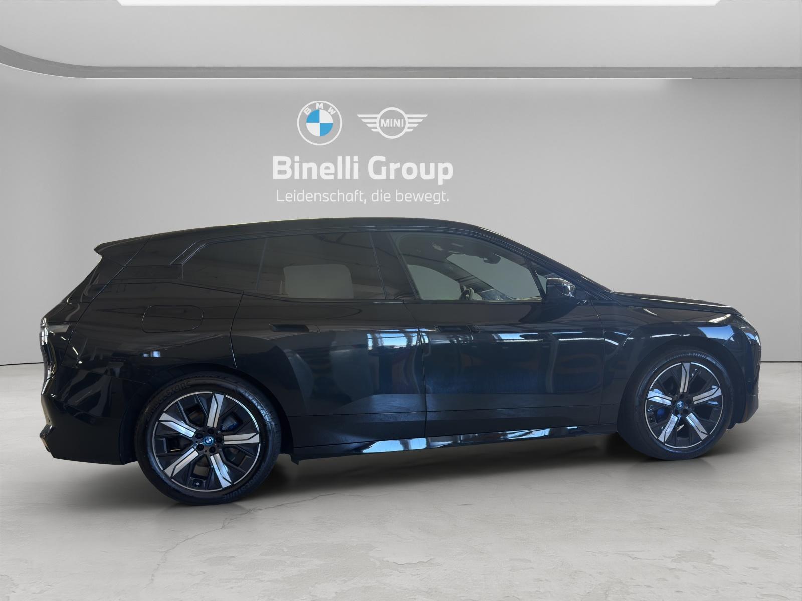 BMW iX xDrive40-image-18