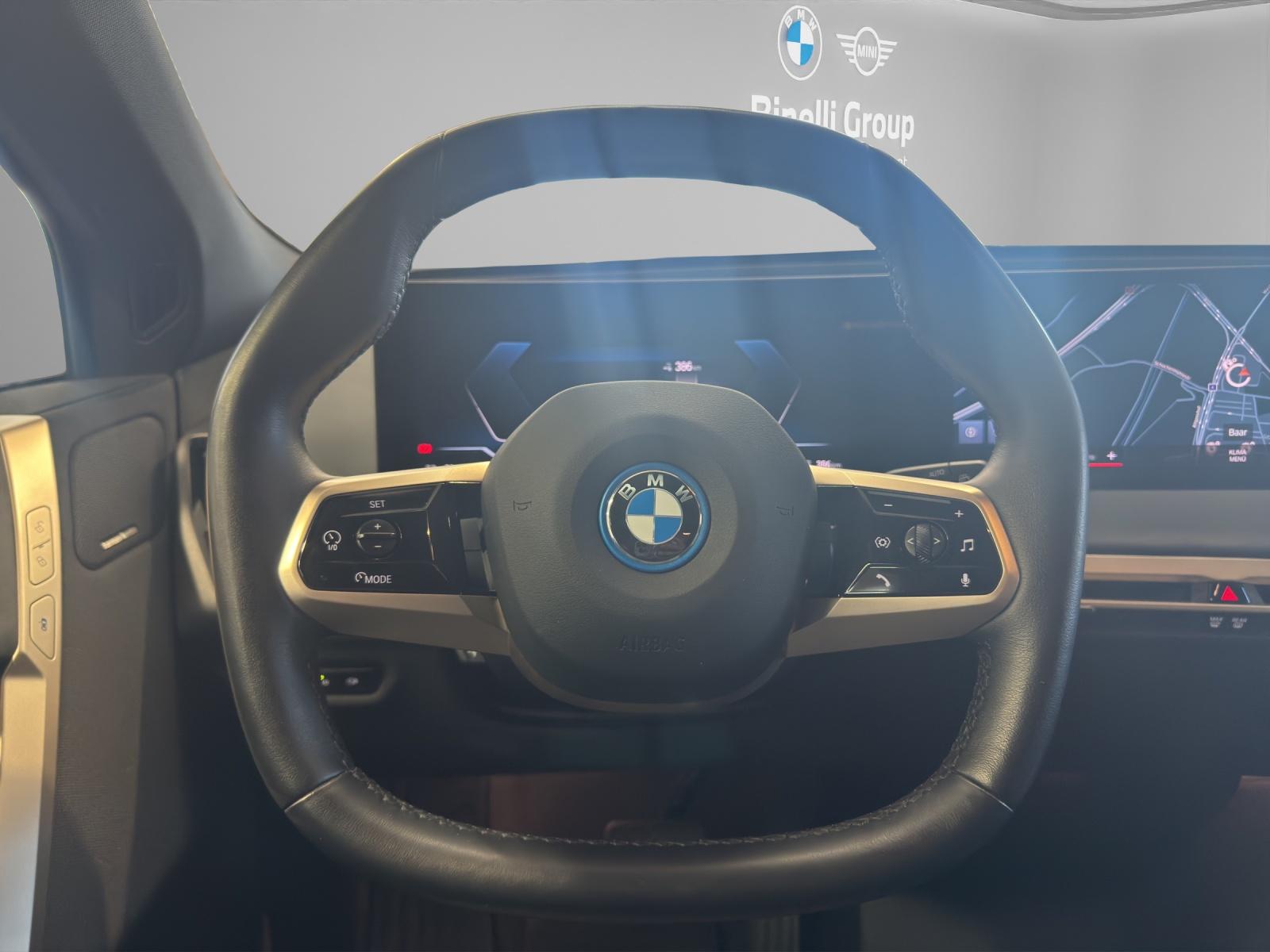 BMW iX xDrive40-image-11