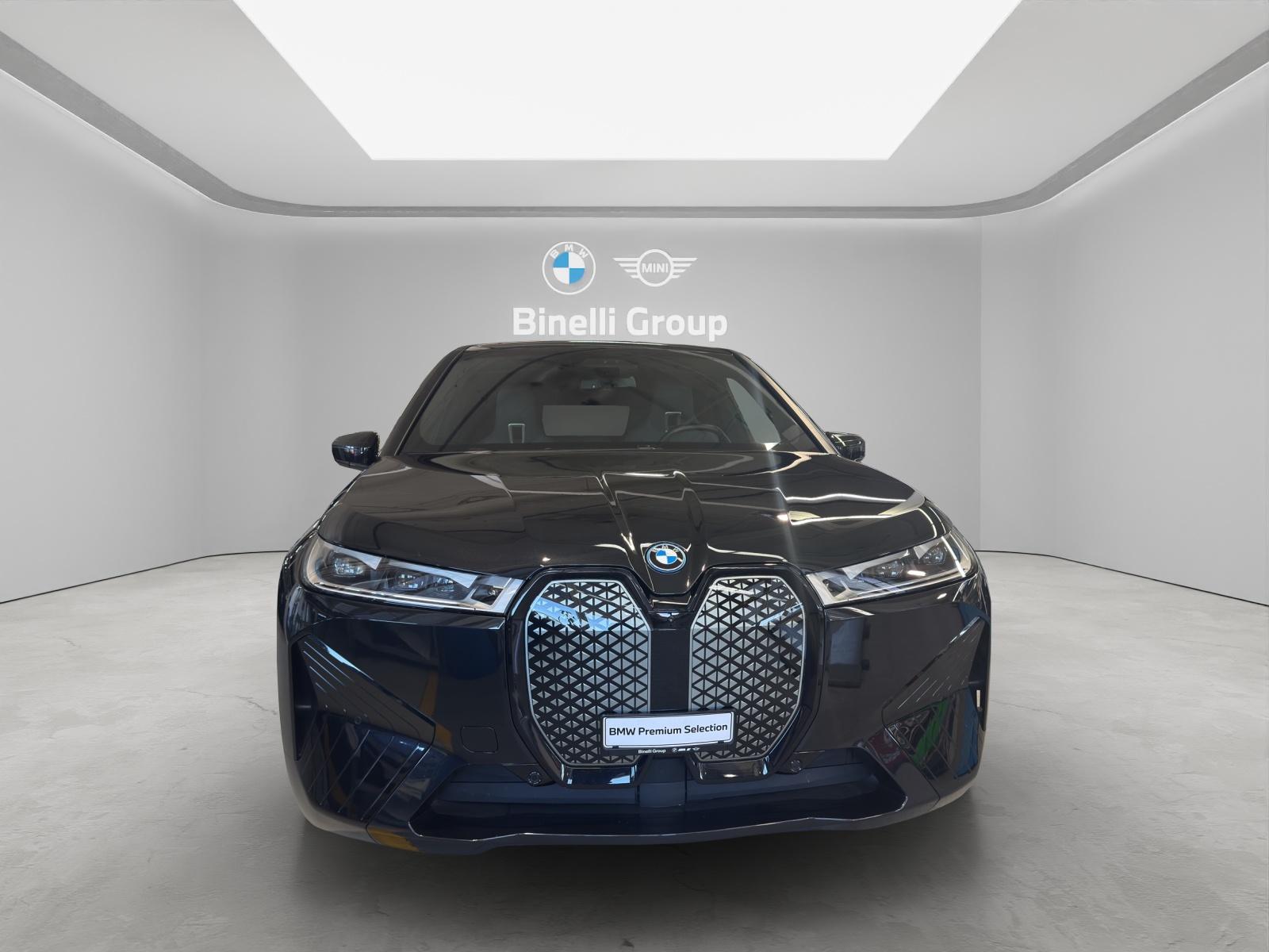 BMW iX xDrive40-showroom-element-2