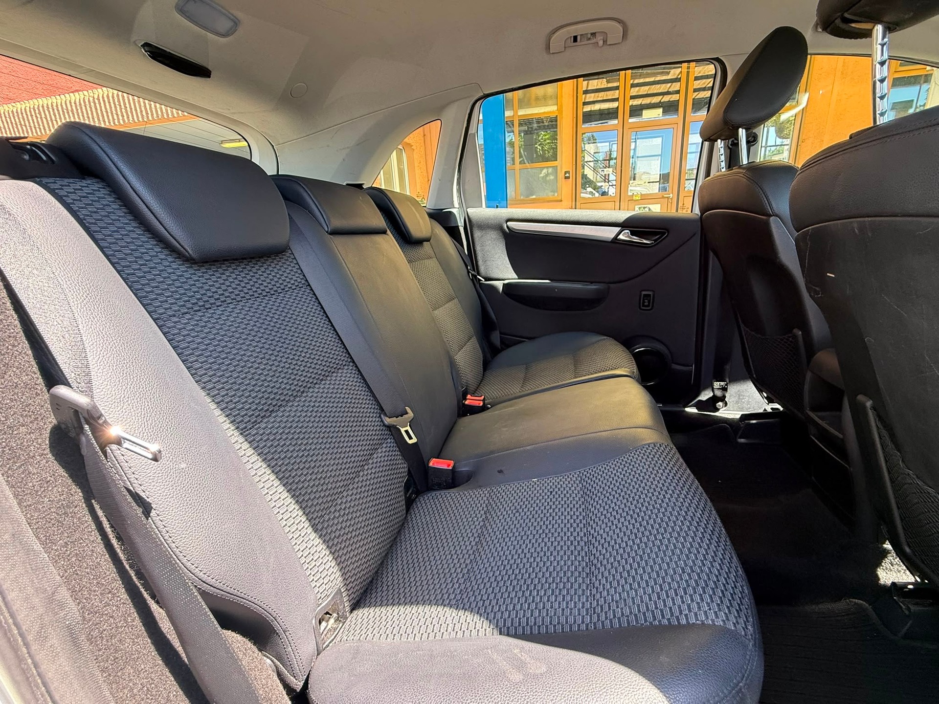 MERCEDES-BENZ B 200-image-10