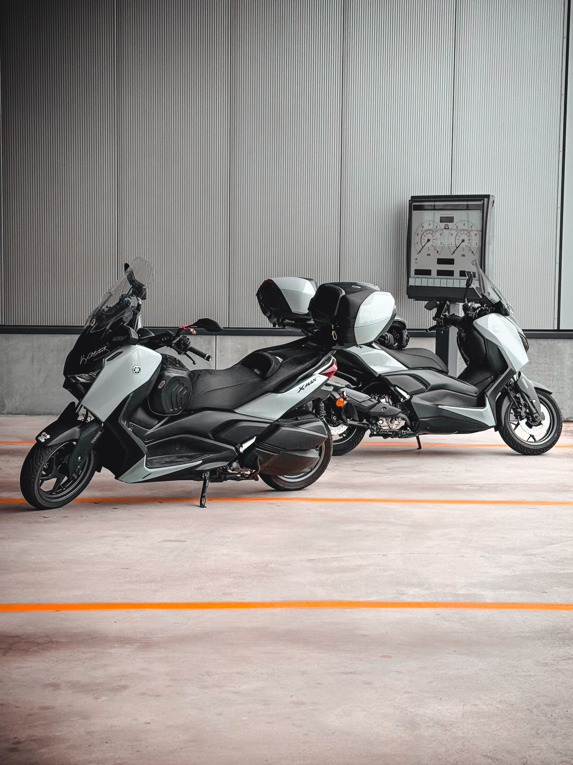 YAMAHA X-Max 300 Tech Max Plus-image-9