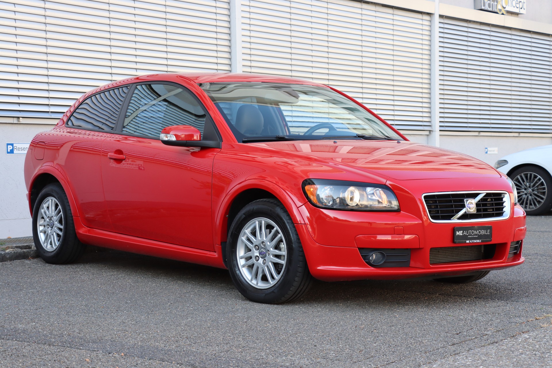 VOLVO C30 2.0 Momentum-image-1