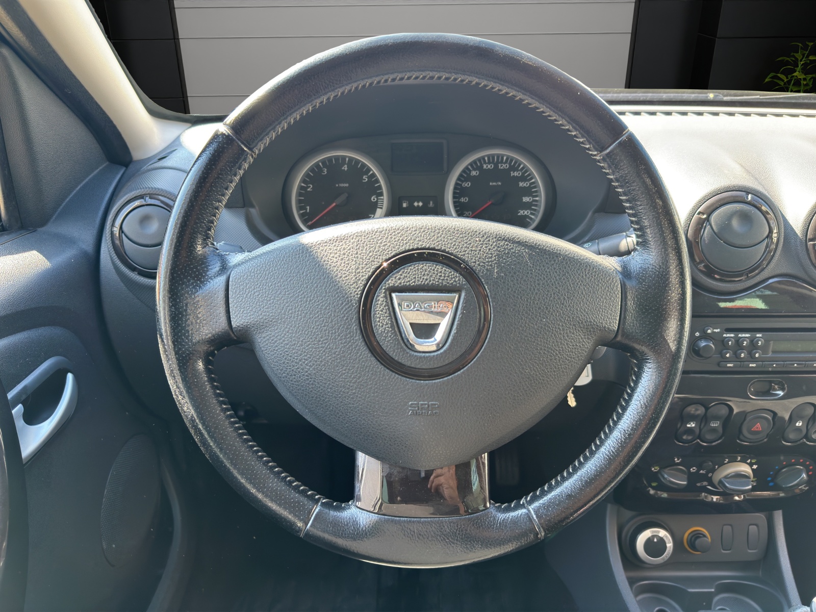 DACIA Duster 1.6 Lauréate 4x4-image-10