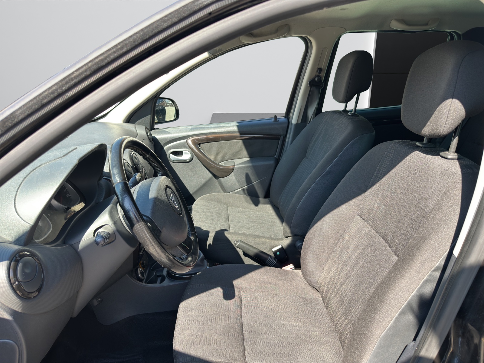 DACIA Duster 1.6 Lauréate 4x4-image-6
