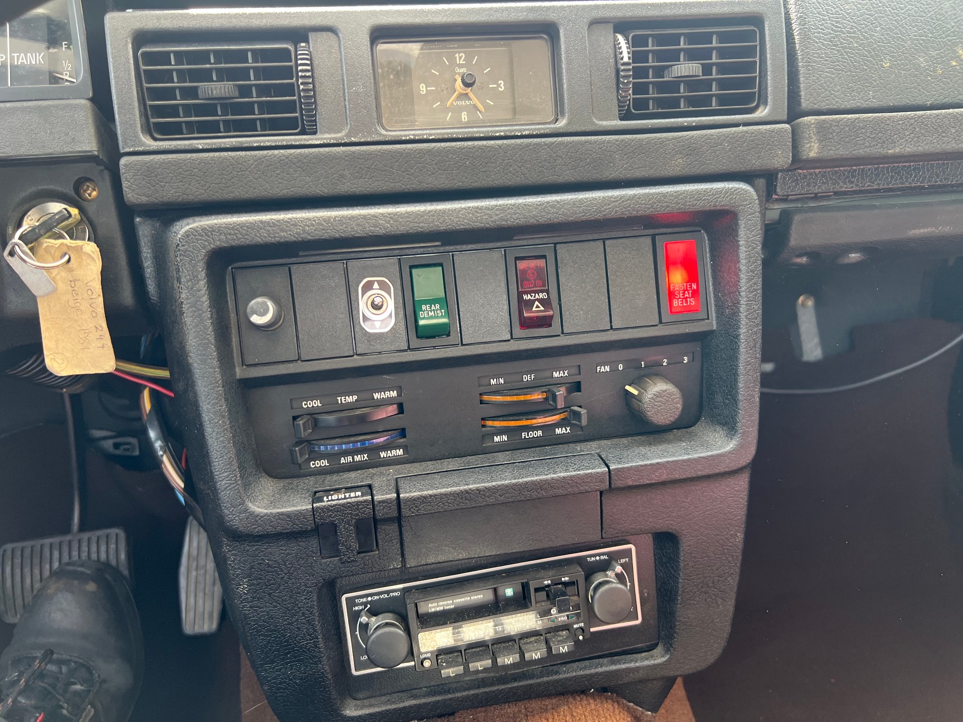 VOLVO 244-image-14