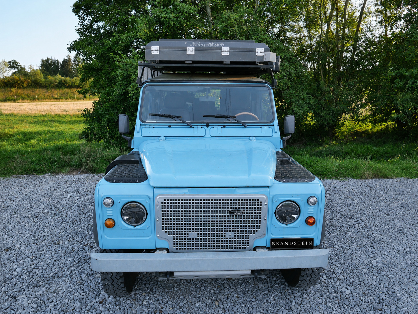 LAND ROVER DEFENDER-showroom-element-3