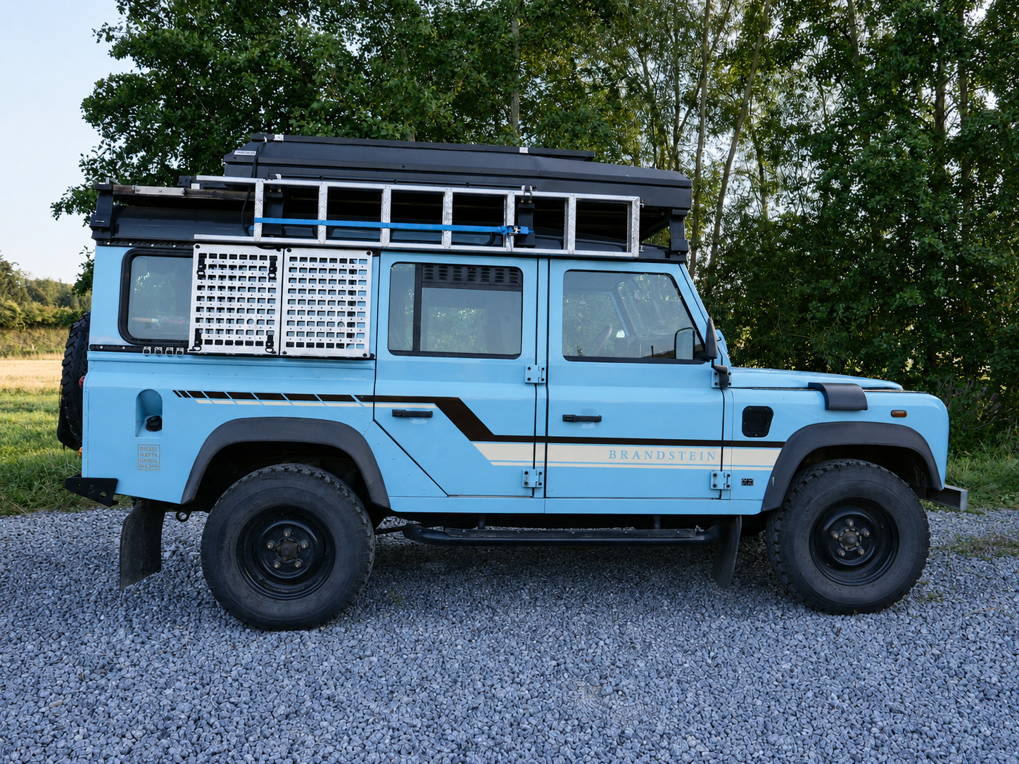 LAND ROVER DEFENDER-showroom-element-2