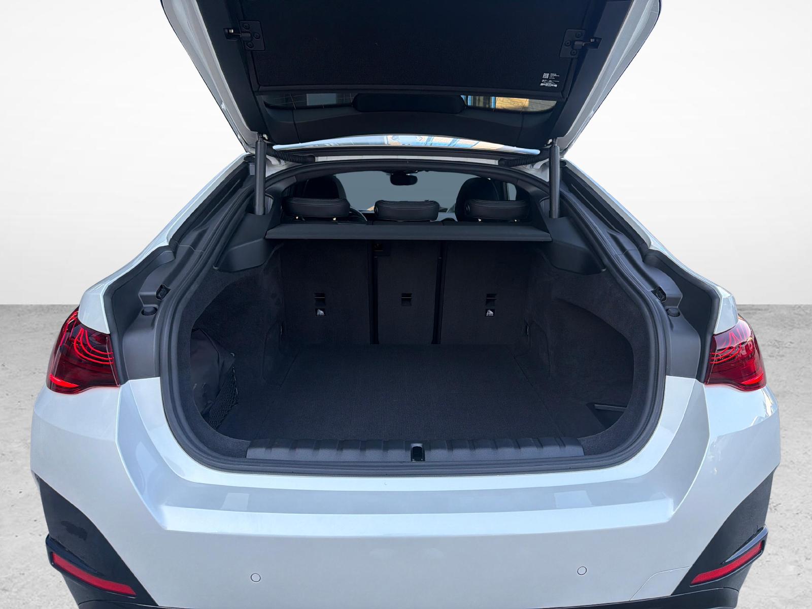 BMW i4 M60-image-11