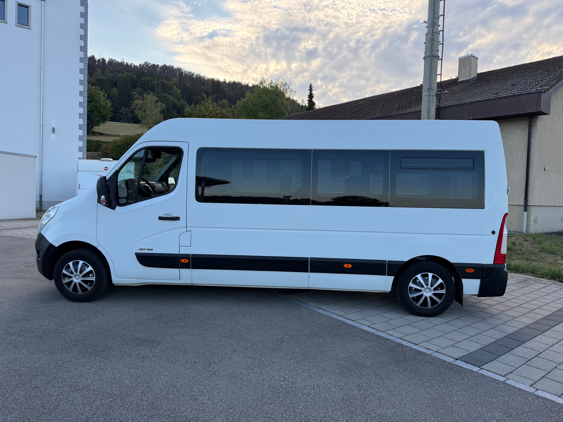 RENAULT Master 2.3 dci 8 plätze Frisch ab MFK-image-3