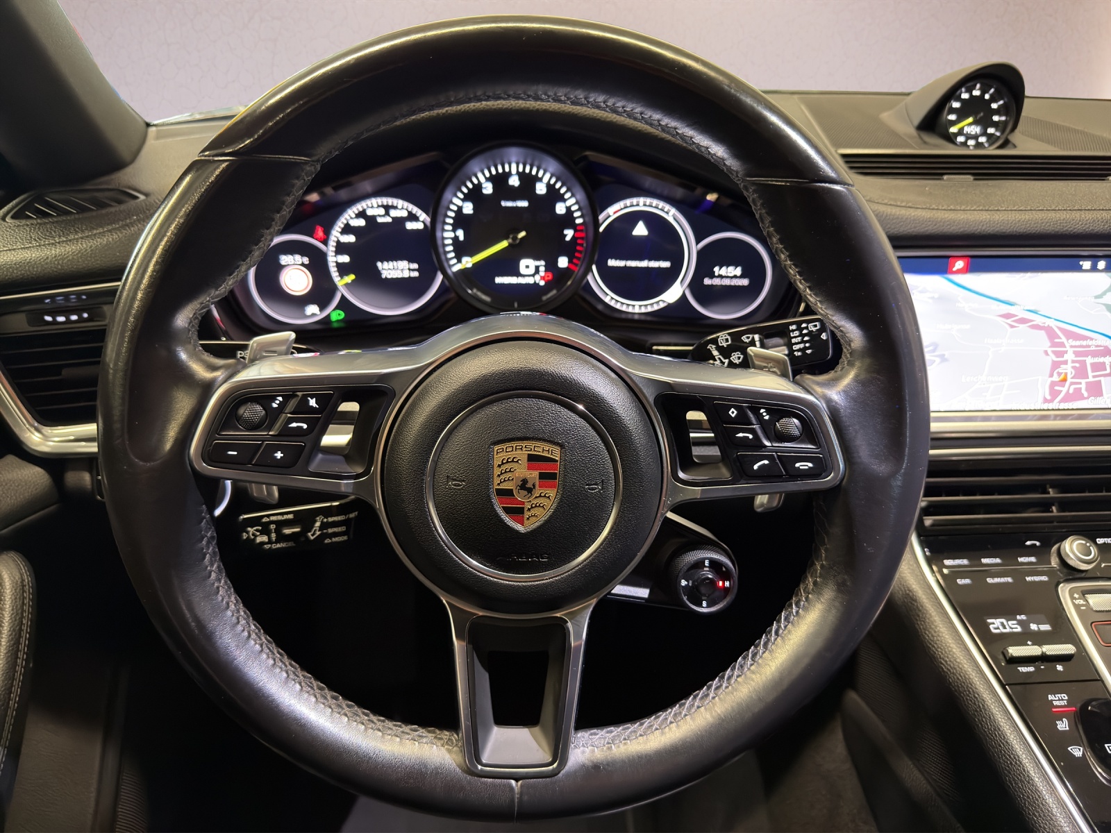 PORSCHE Panamera 4 E-Hybrid Sport Turismo PDK-image-10