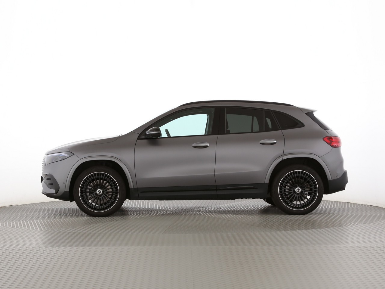MERCEDES-BENZ EQA 350 AMG Line 4Matic-showroom-element-1