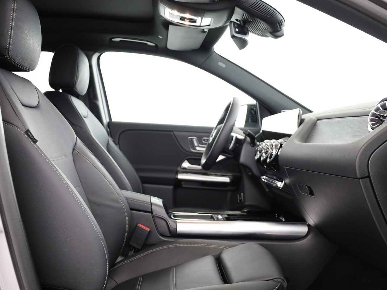 MERCEDES-BENZ EQA 350 AMG Line 4Matic-showroom-element-3