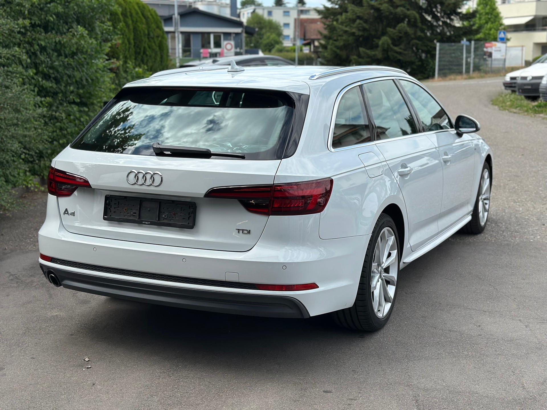AUDI A4 Avant 2.0 TDI S-tronic-image-4
