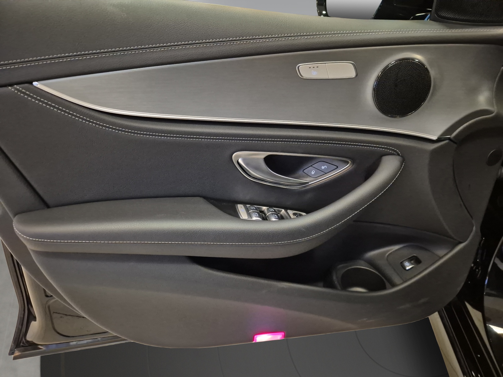 MERCEDES-BENZ E 300 de T 4Matic EQ Star 9G-Tronic-image-7