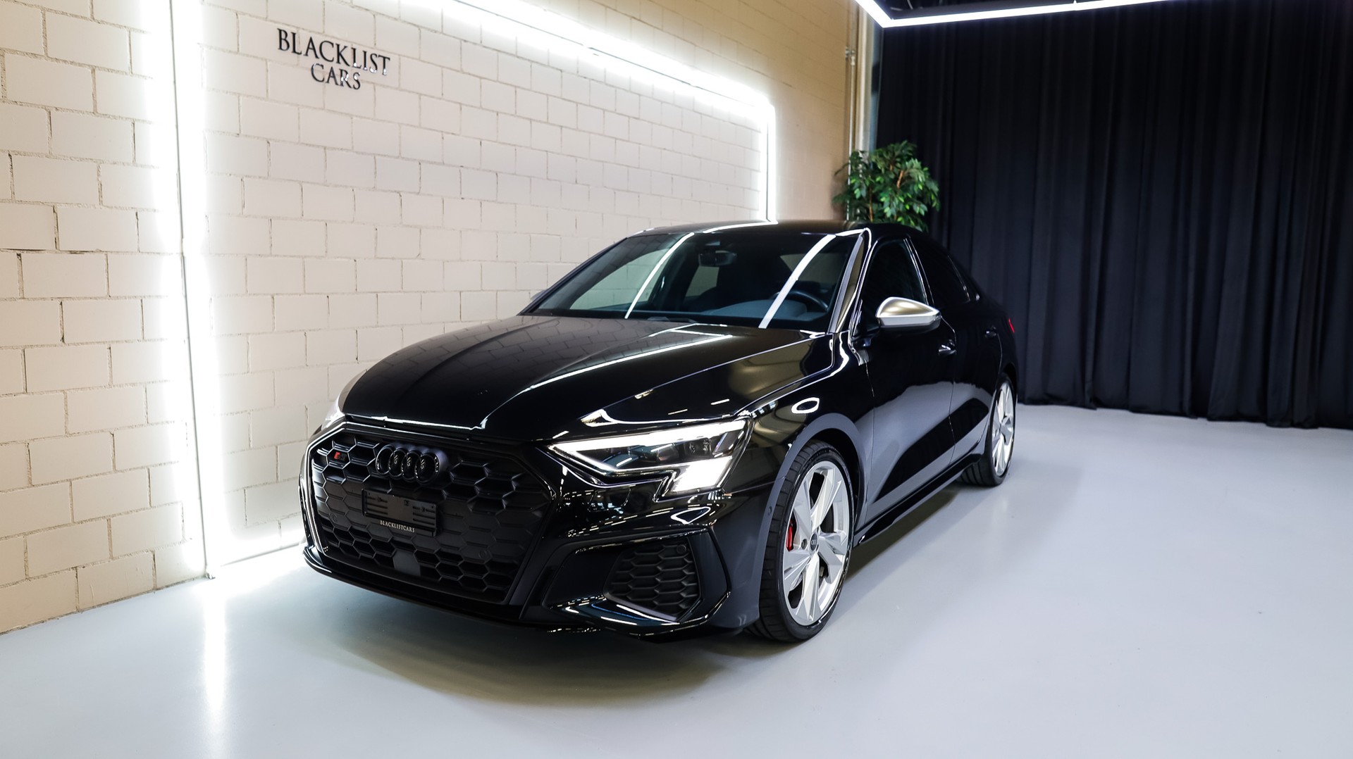 AUDI S3 Limousine 2.0 TFSI quattro S-tronic-showroom-element-1