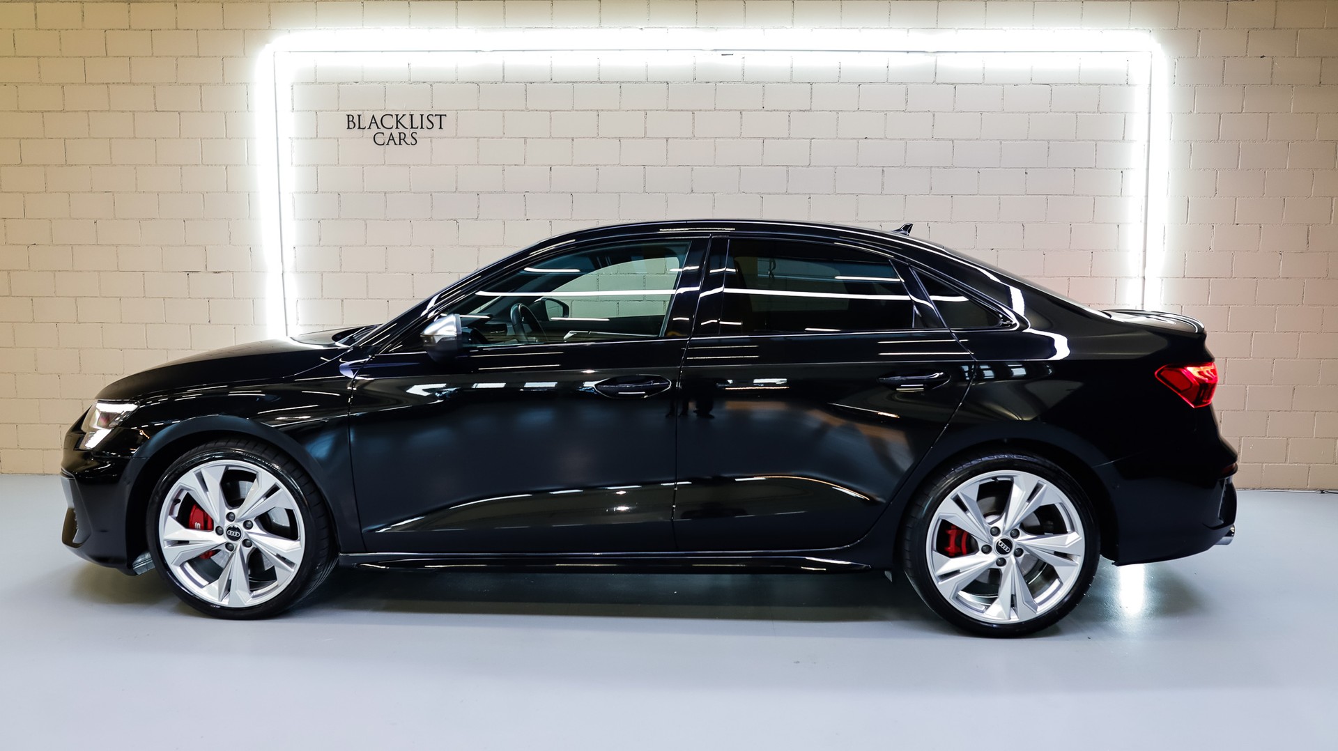 AUDI S3 Limousine 2.0 TFSI quattro S-tronic-showroom-element-3