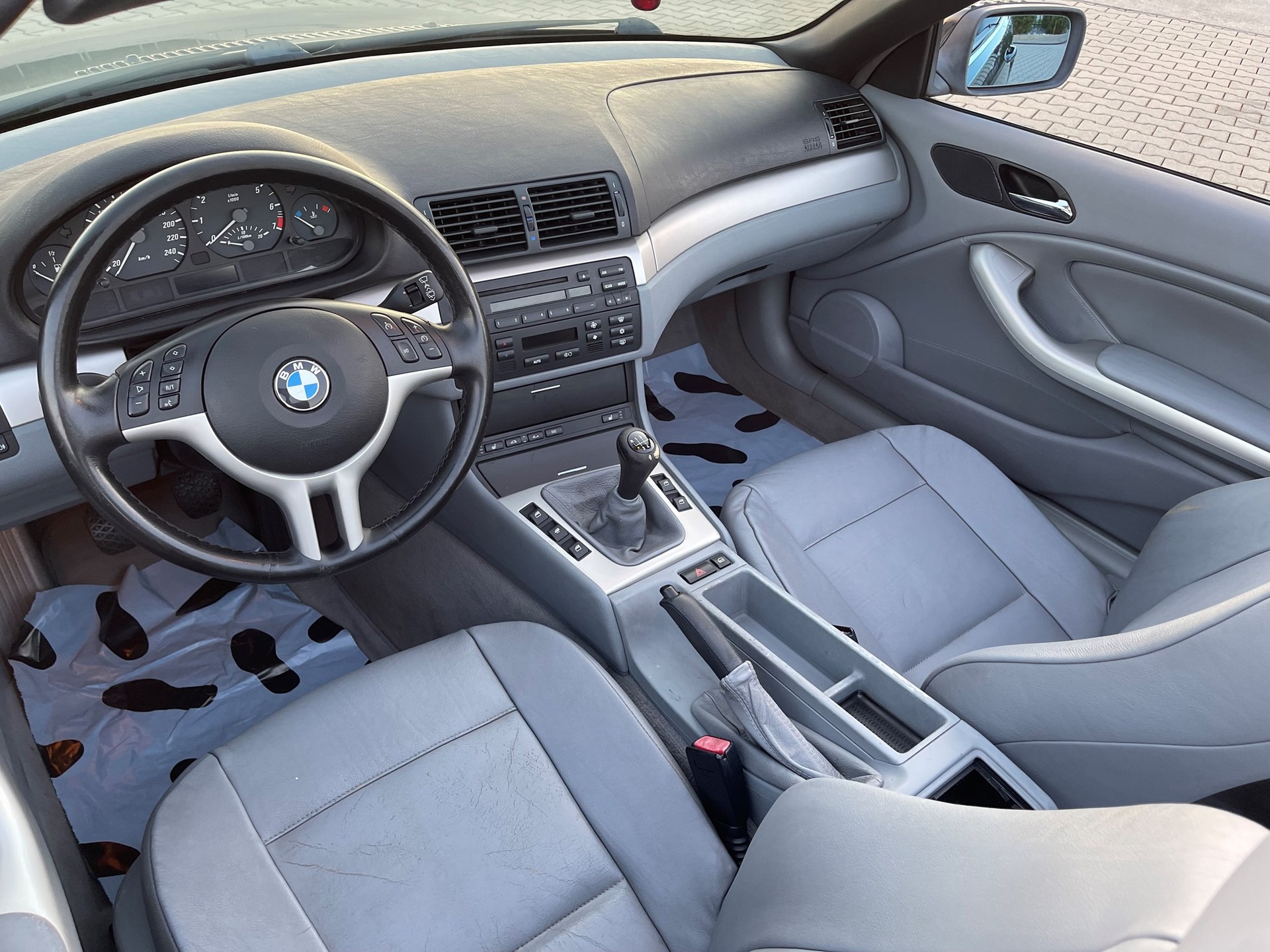 BMW 320Ci Cabriolet-image-11