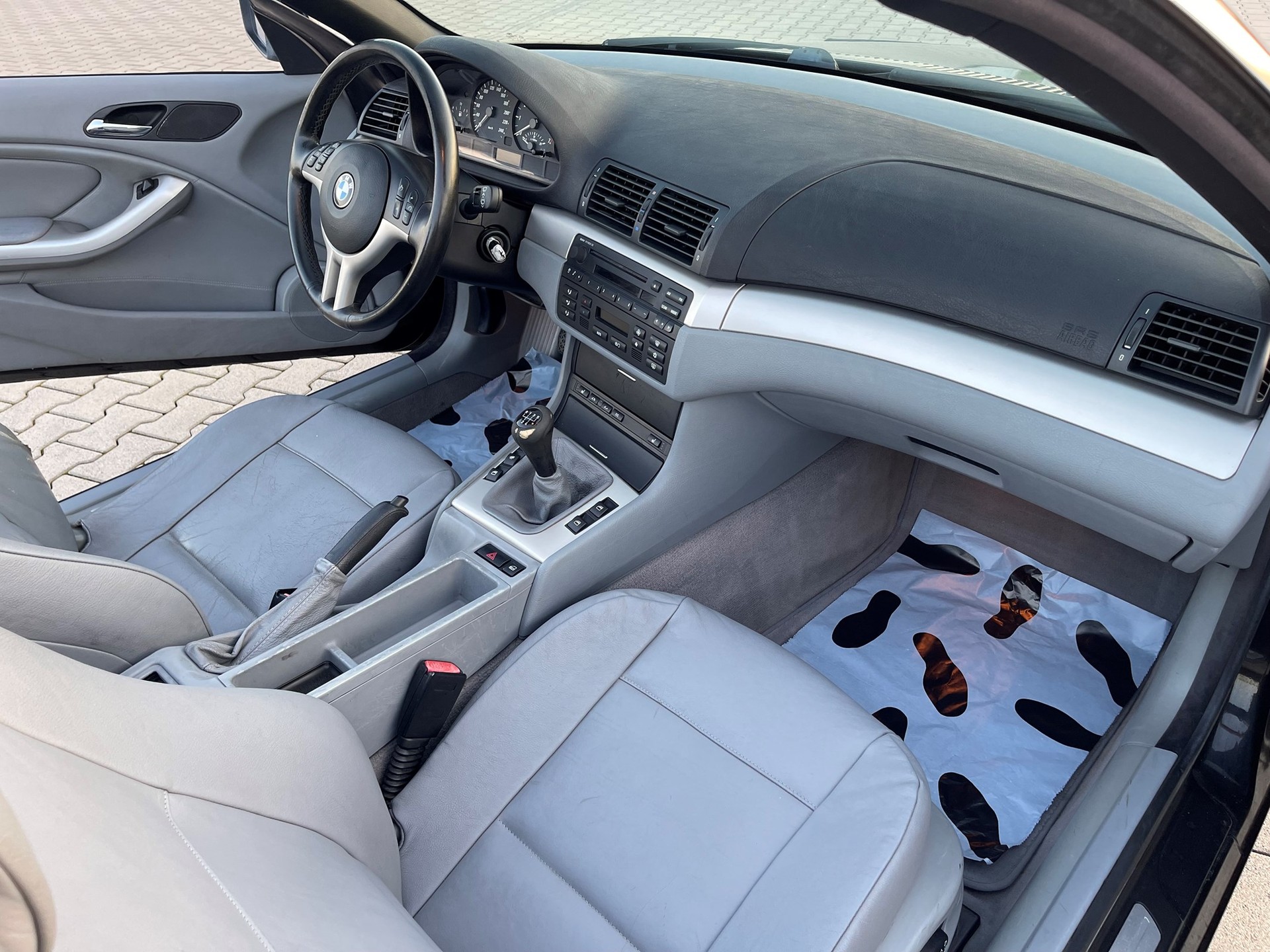 BMW 320Ci Cabriolet-image-8