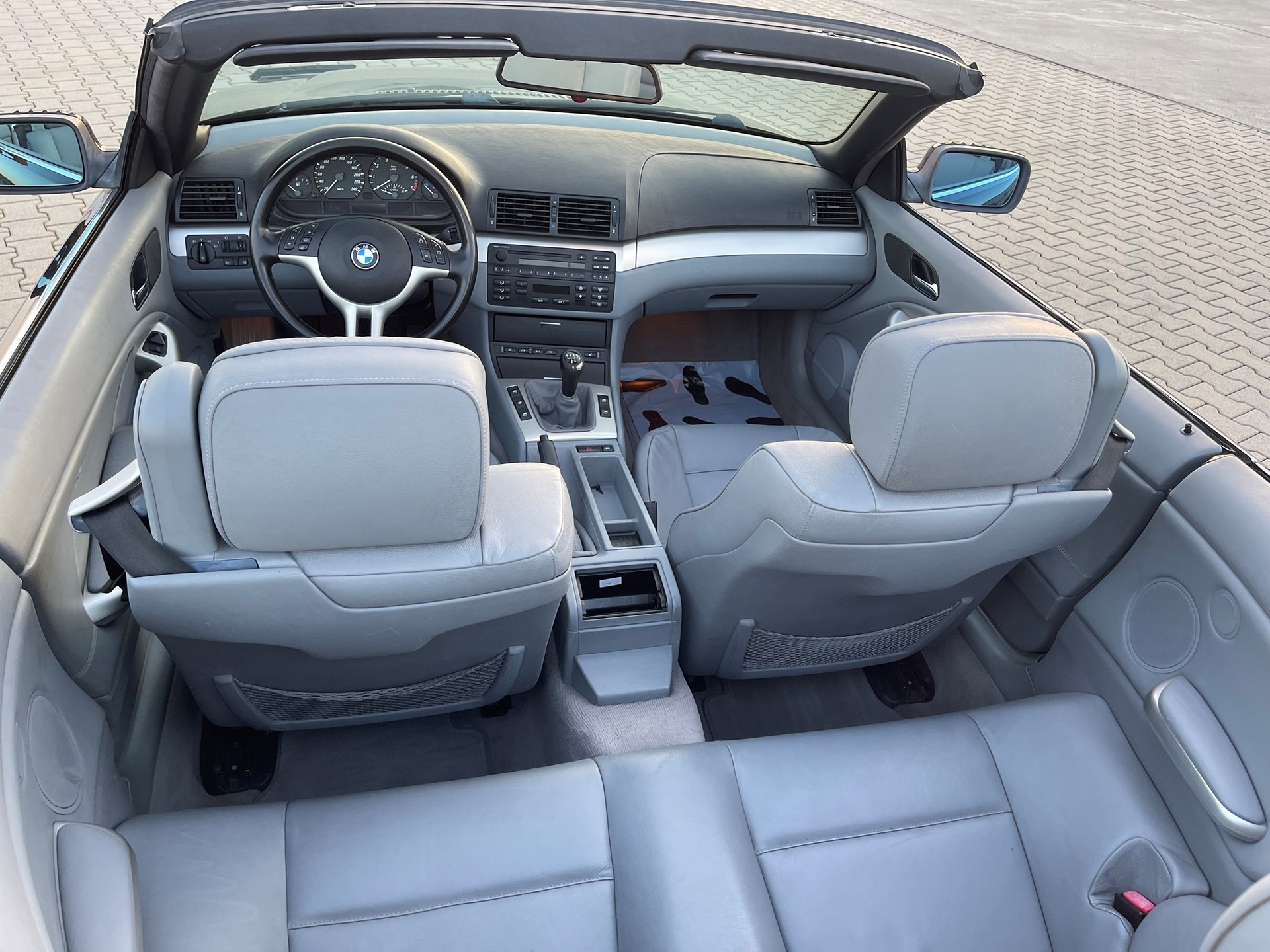 BMW 320Ci Cabriolet-image-10