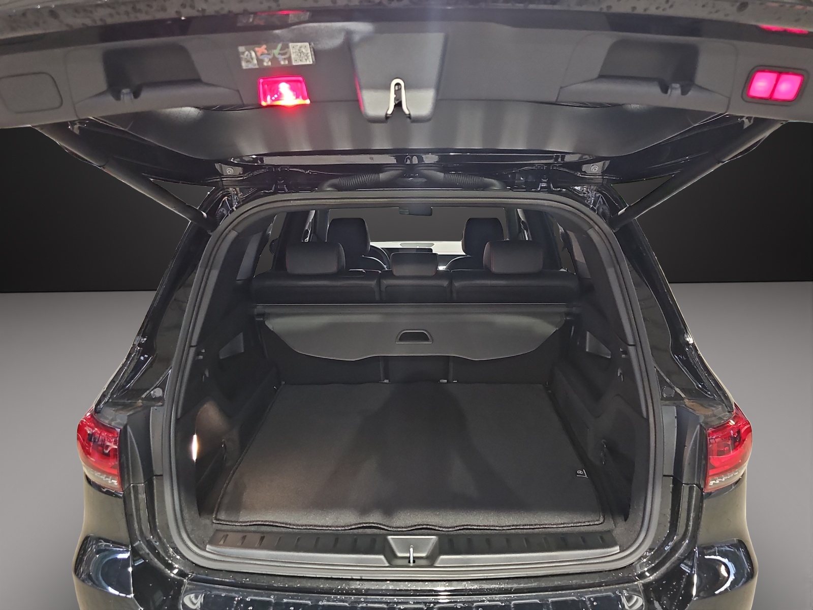 MERCEDES-BENZ EQB 300 4Matic Swiss Star-image-8