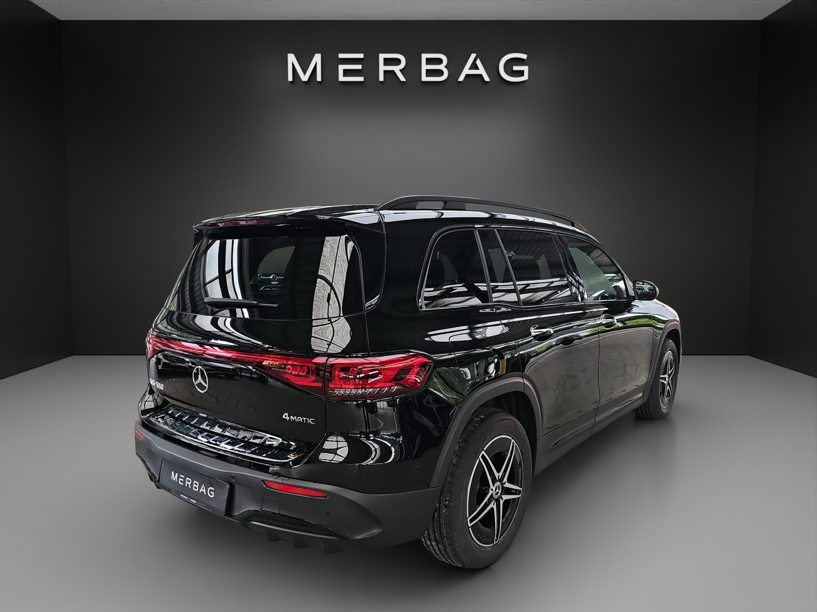 MERCEDES-BENZ EQB 300 4Matic Swiss Star-image-4