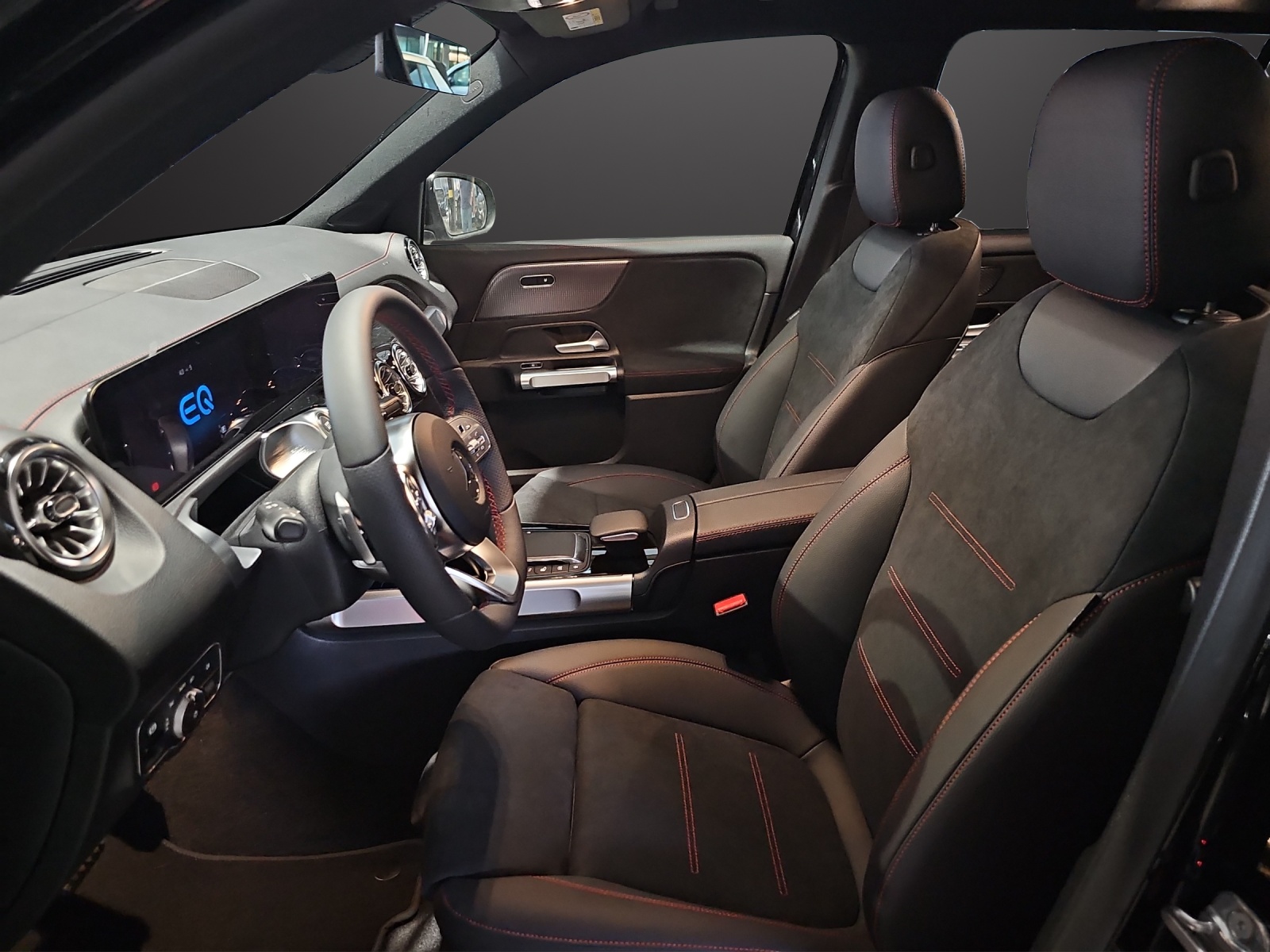 MERCEDES-BENZ EQB 300 4Matic Swiss Star-image-9