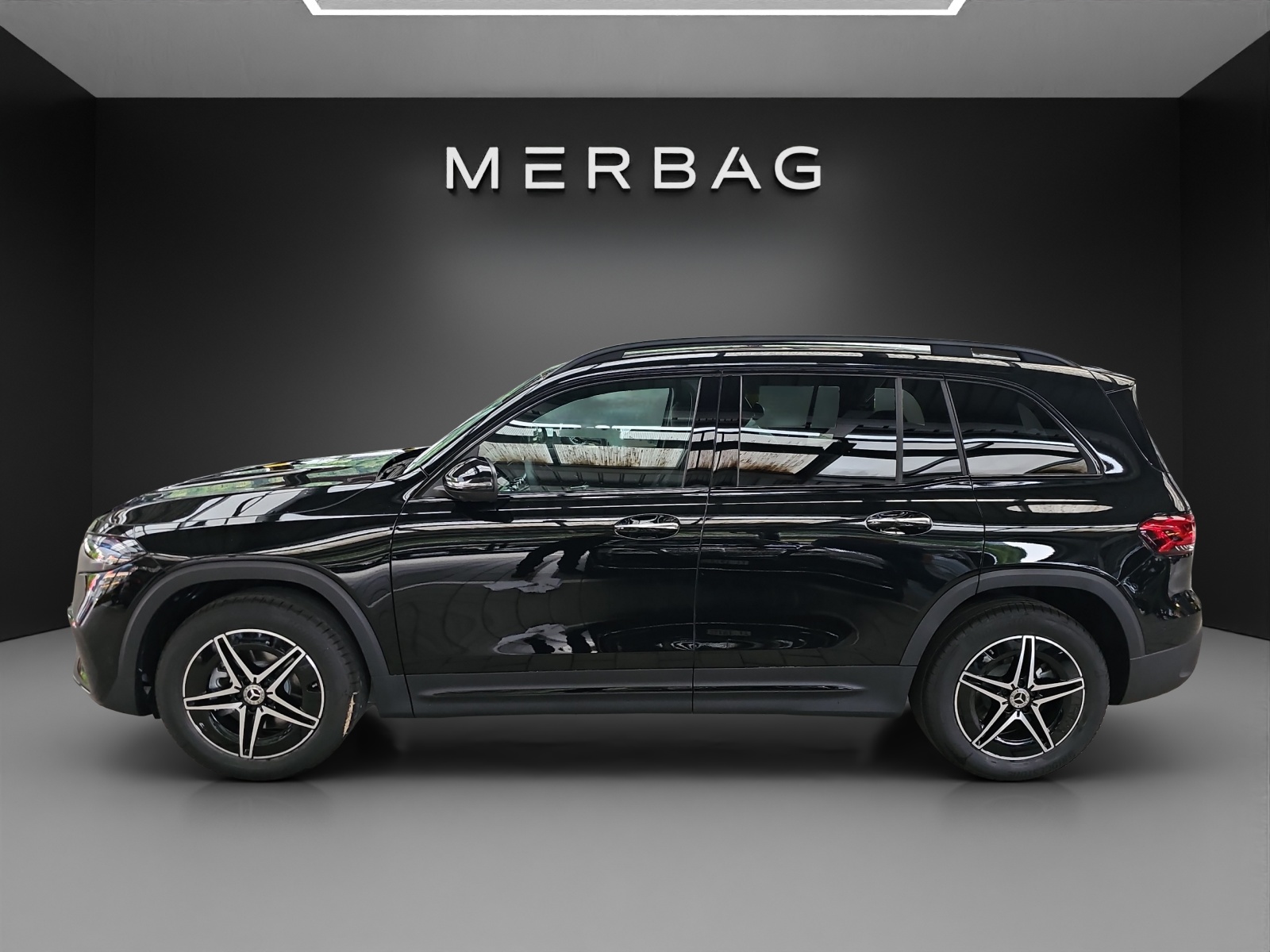 MERCEDES-BENZ EQB 300 4Matic Swiss Star-image-1