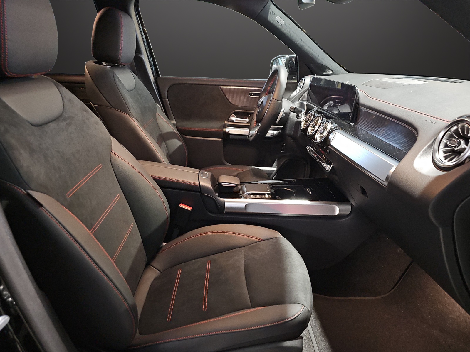 MERCEDES-BENZ EQB 300 4Matic Swiss Star-image-11