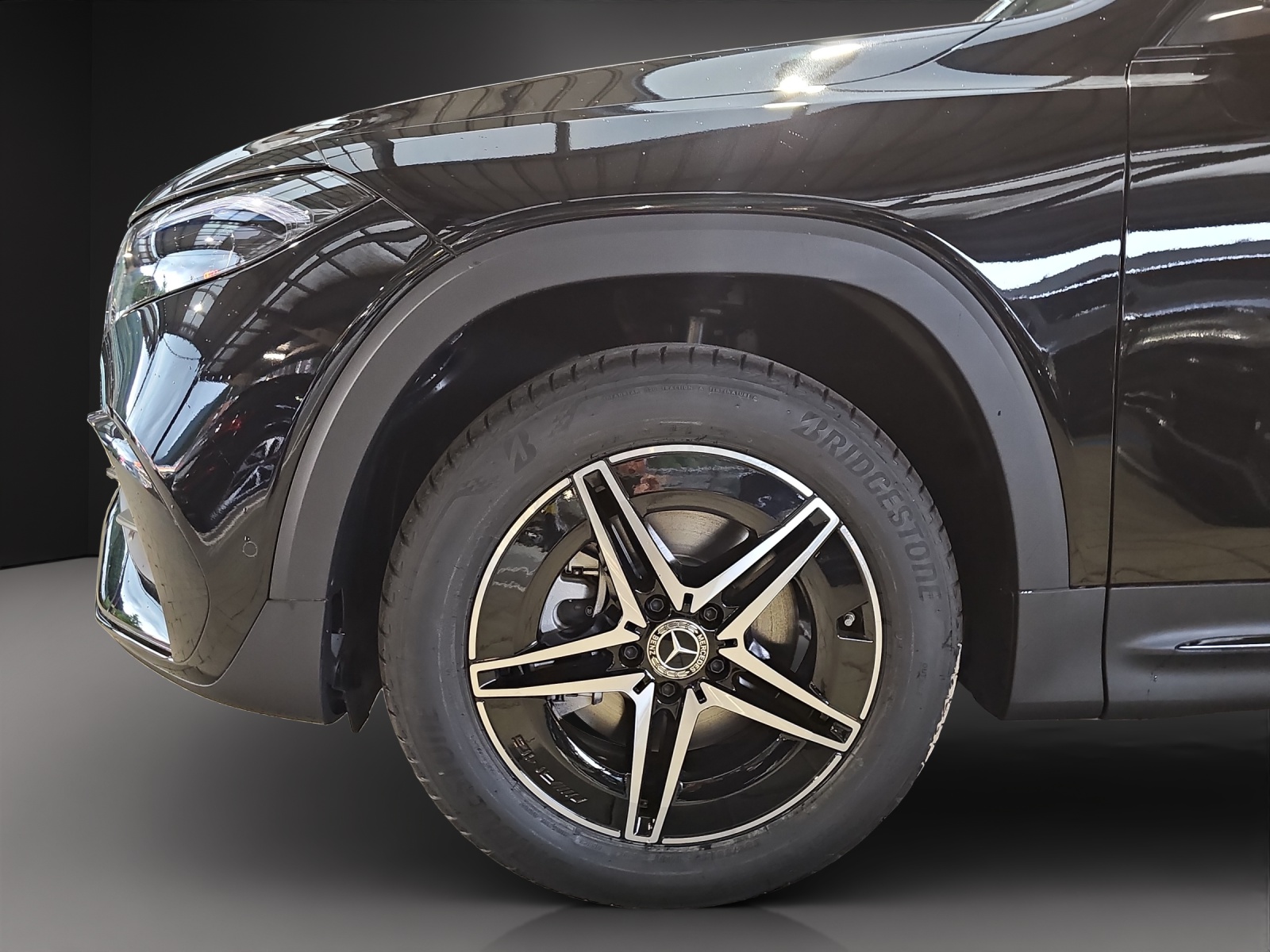 MERCEDES-BENZ EQB 300 4Matic Swiss Star-image-7