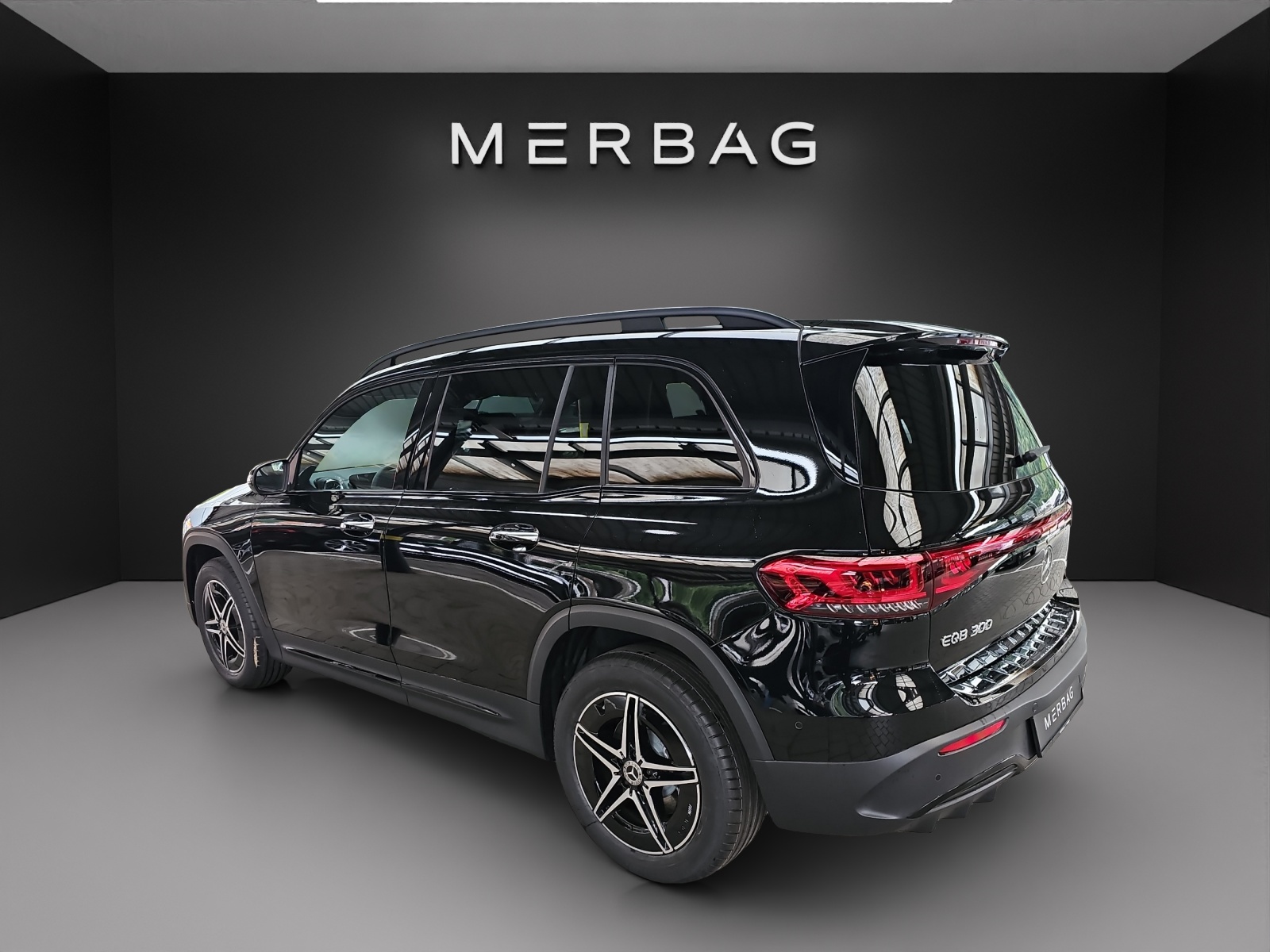 MERCEDES-BENZ EQB 300 4Matic Swiss Star-image-2