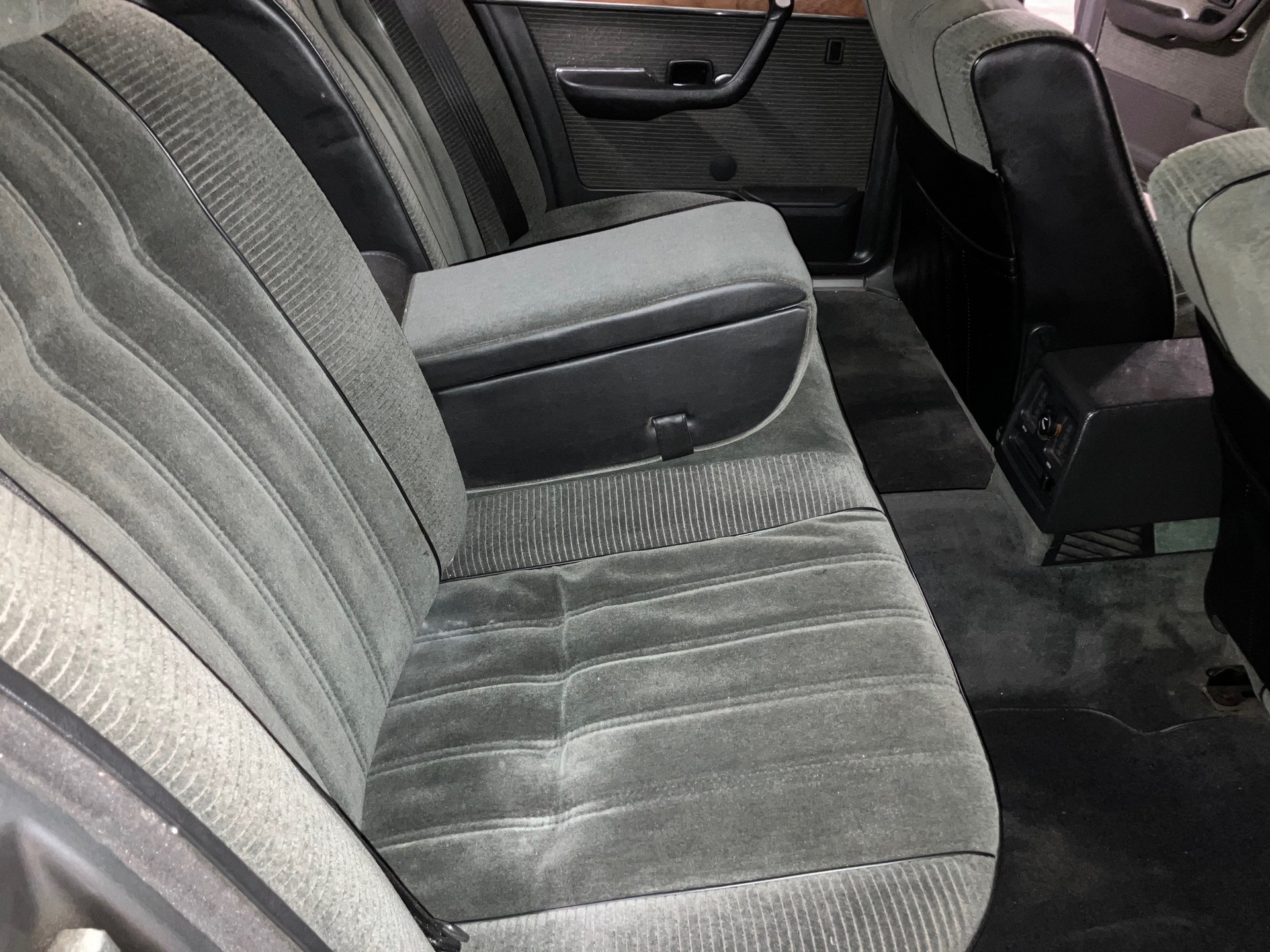 BMW 745i Automat e23 Veteran-image-10