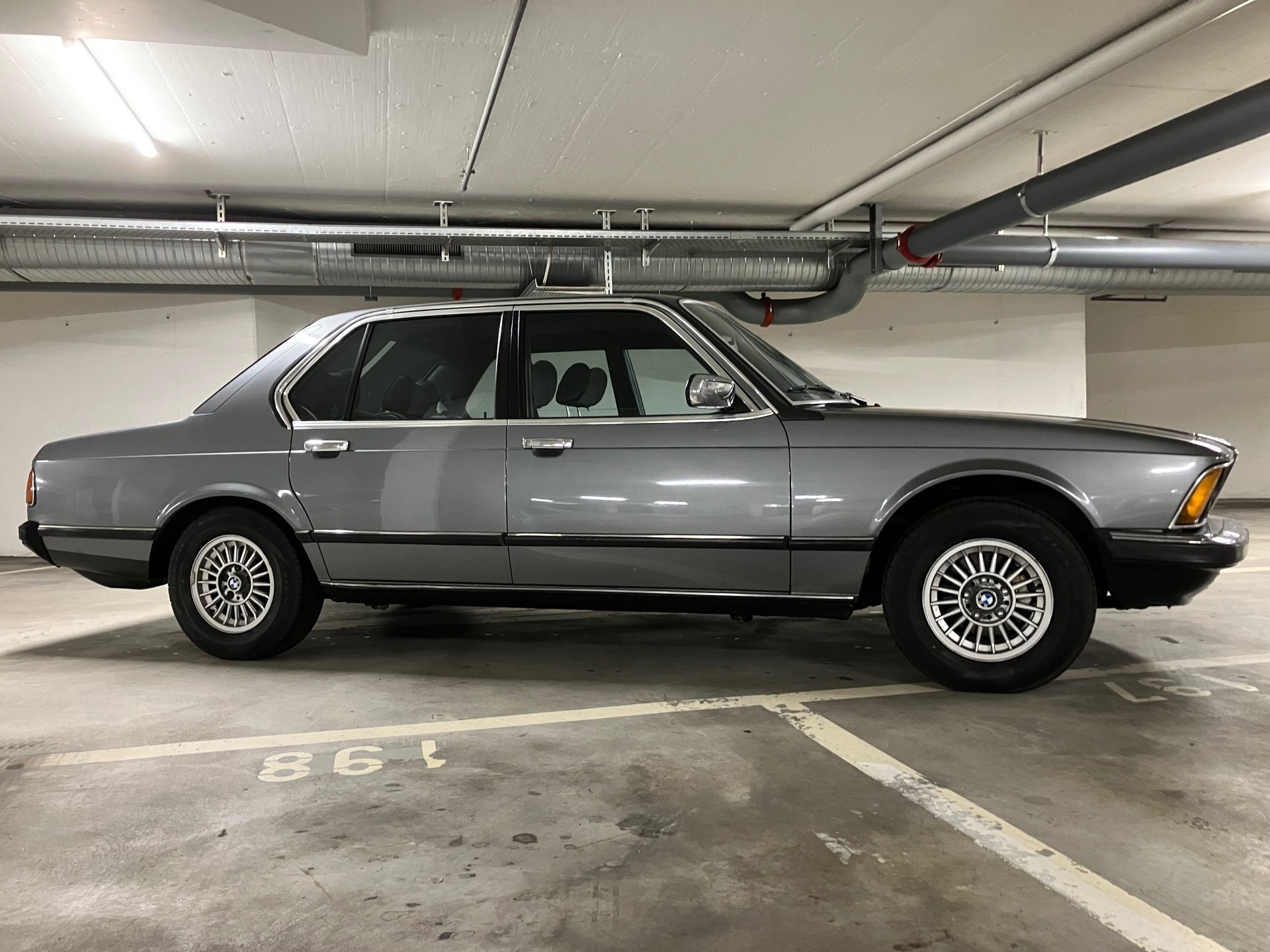 BMW 745i Automat e23 Veteran-image-3
