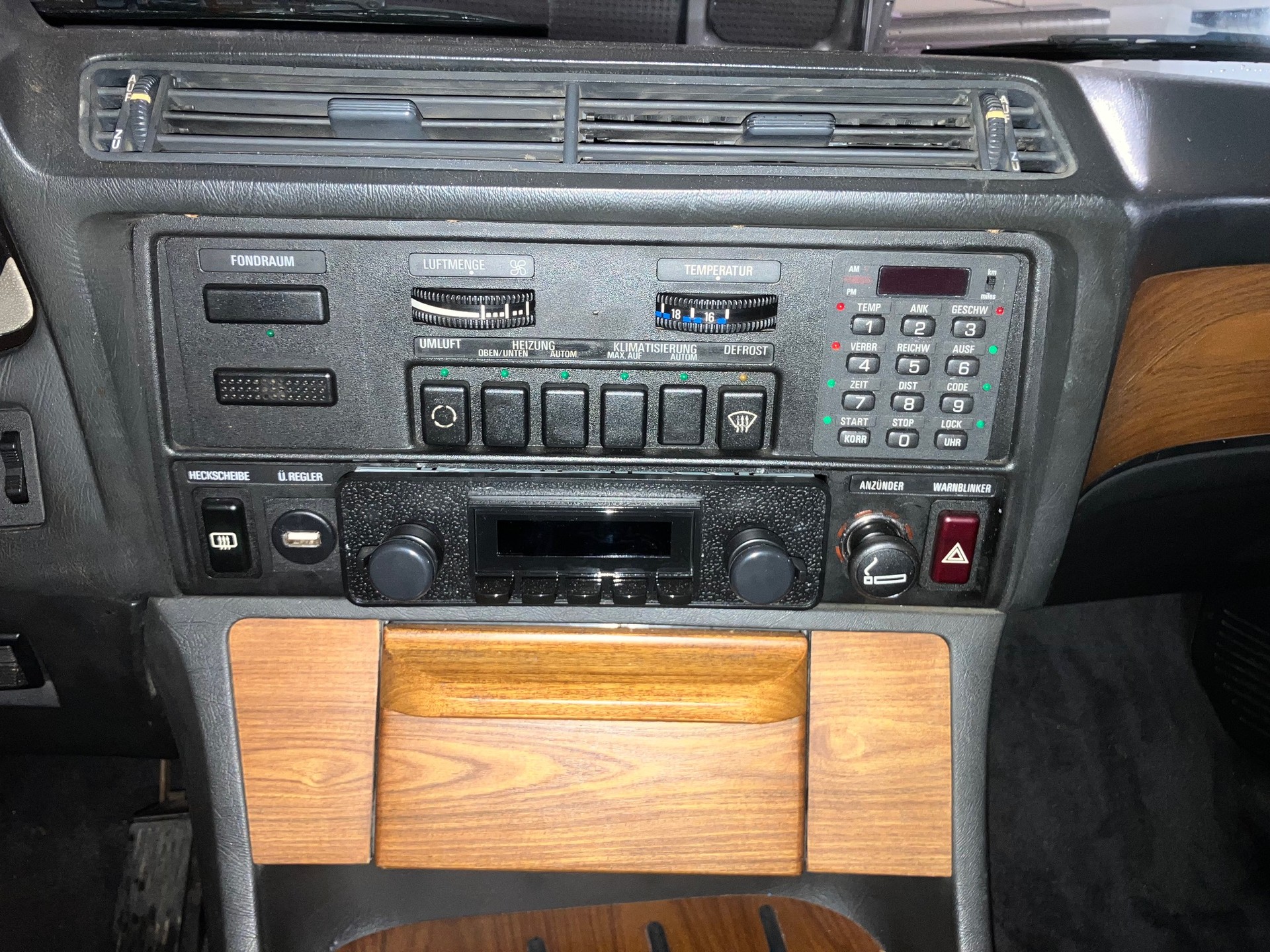 BMW 745i Automat e23 Veteran-image-7