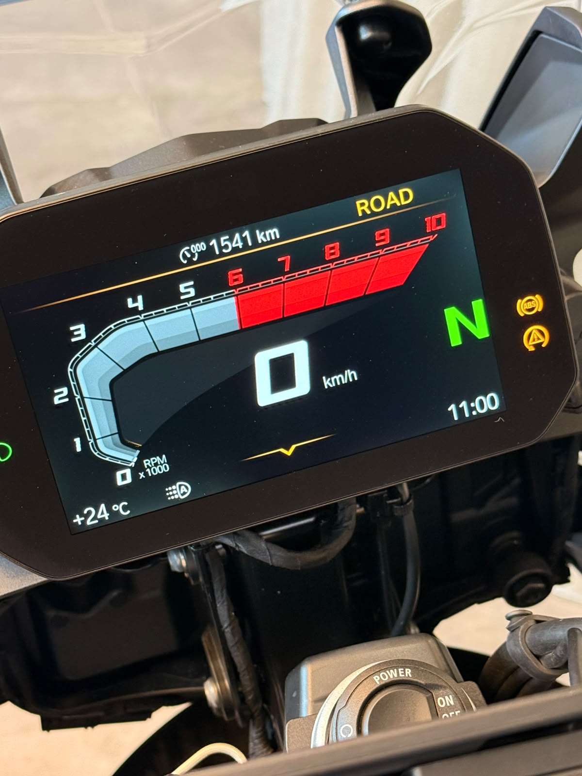 BMW F 800 GS Triple Black mit 35 kW und Tieferlegung ab Werk-image-9