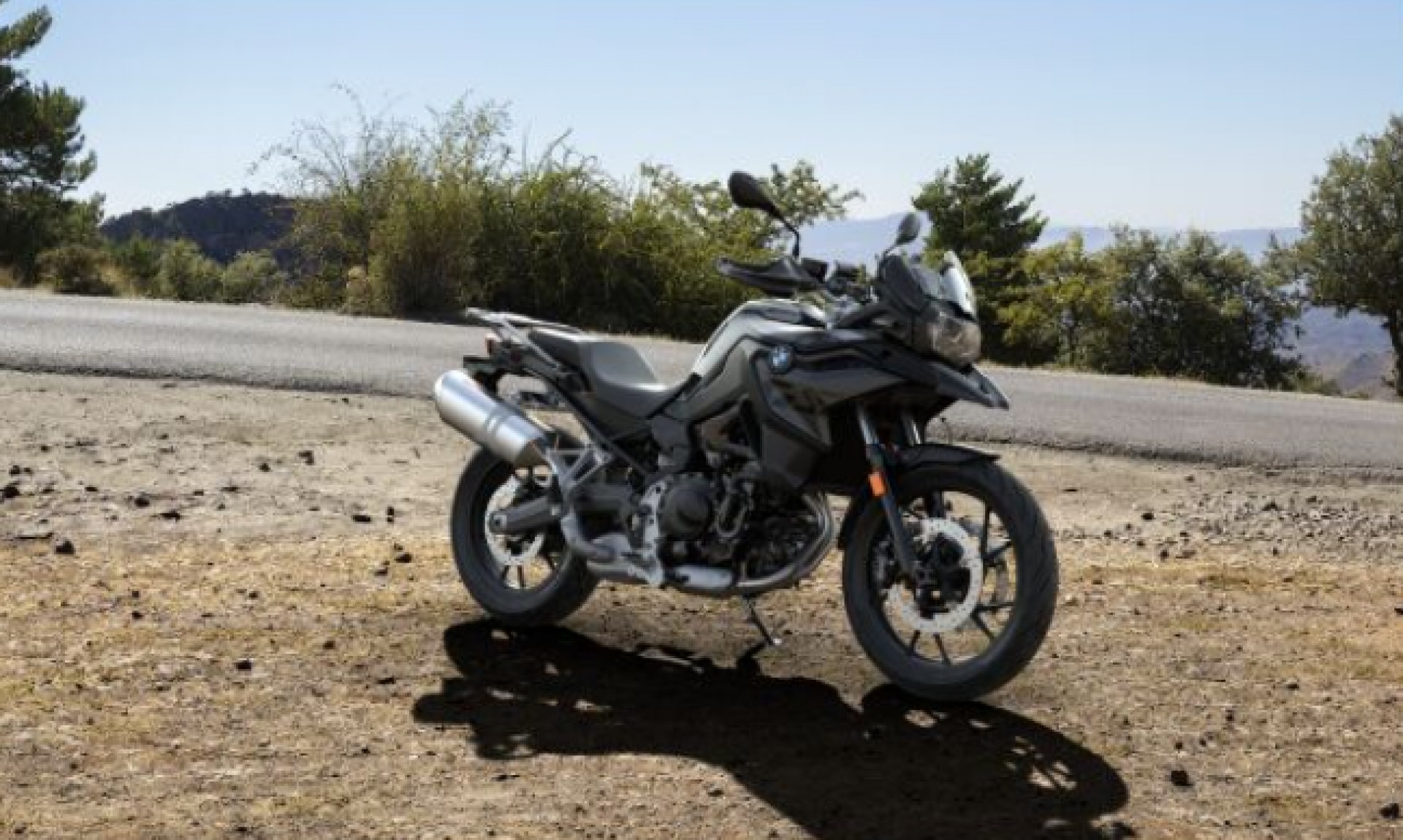 BMW F 800 GS Triple Black mit 35 kW und Tieferlegung ab Werk-image-2